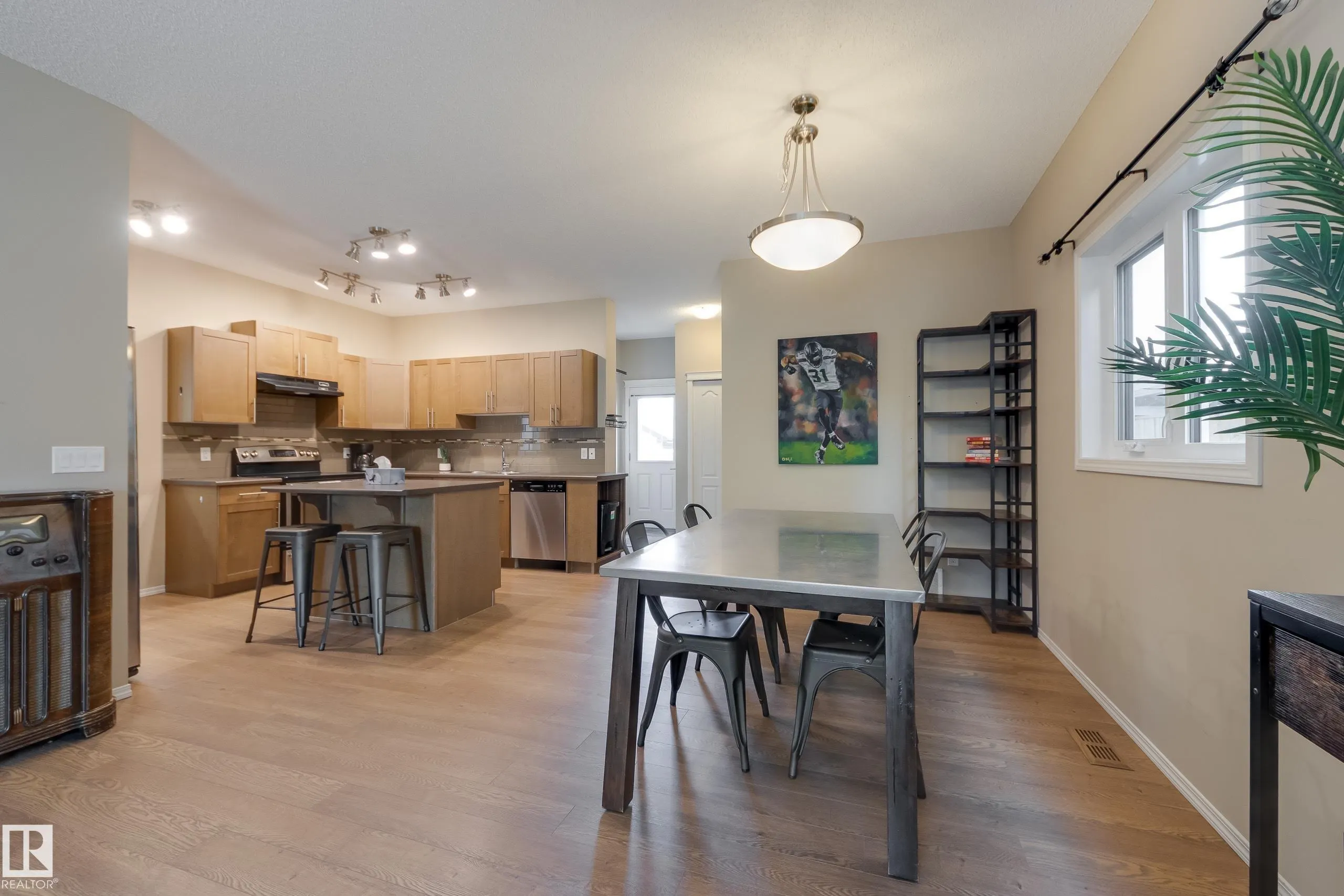 97 Santana Crescent