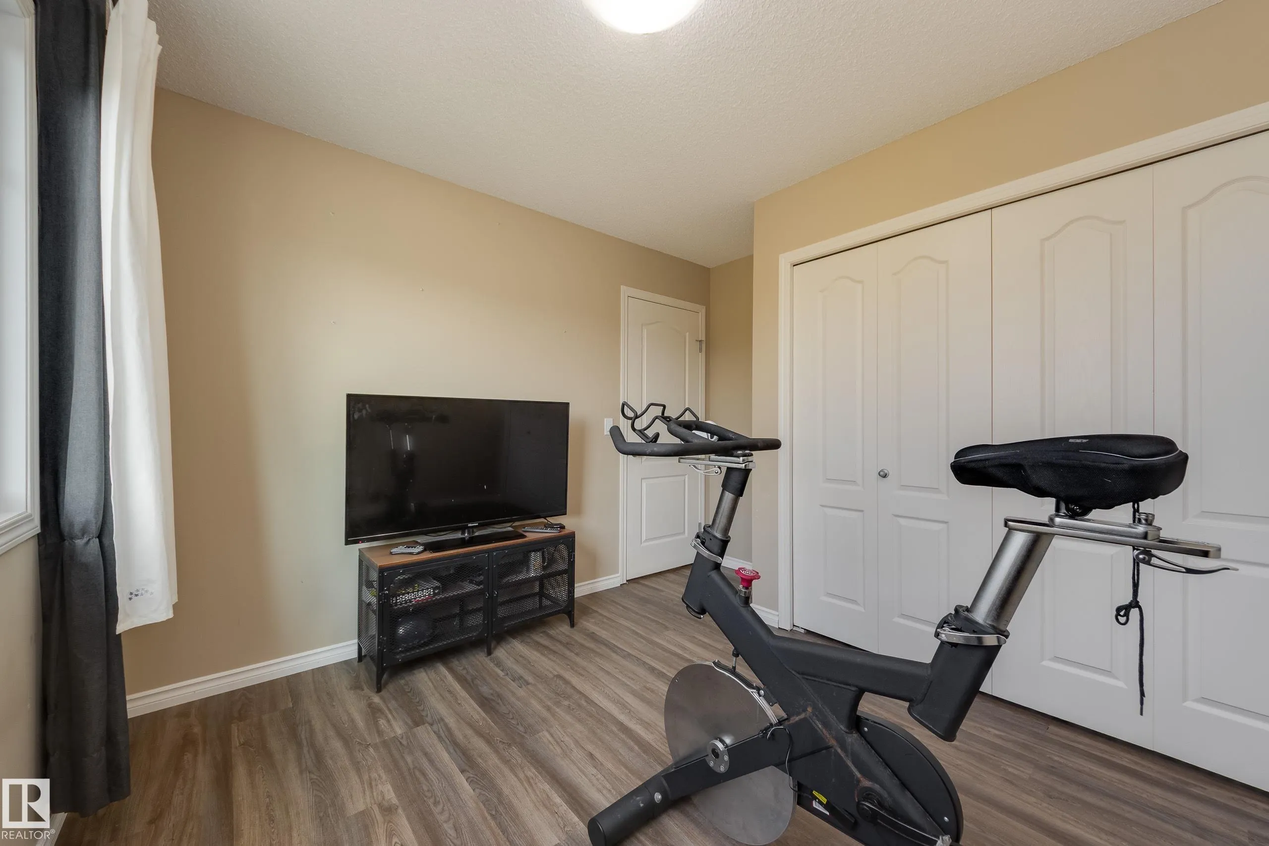 97 Santana Crescent