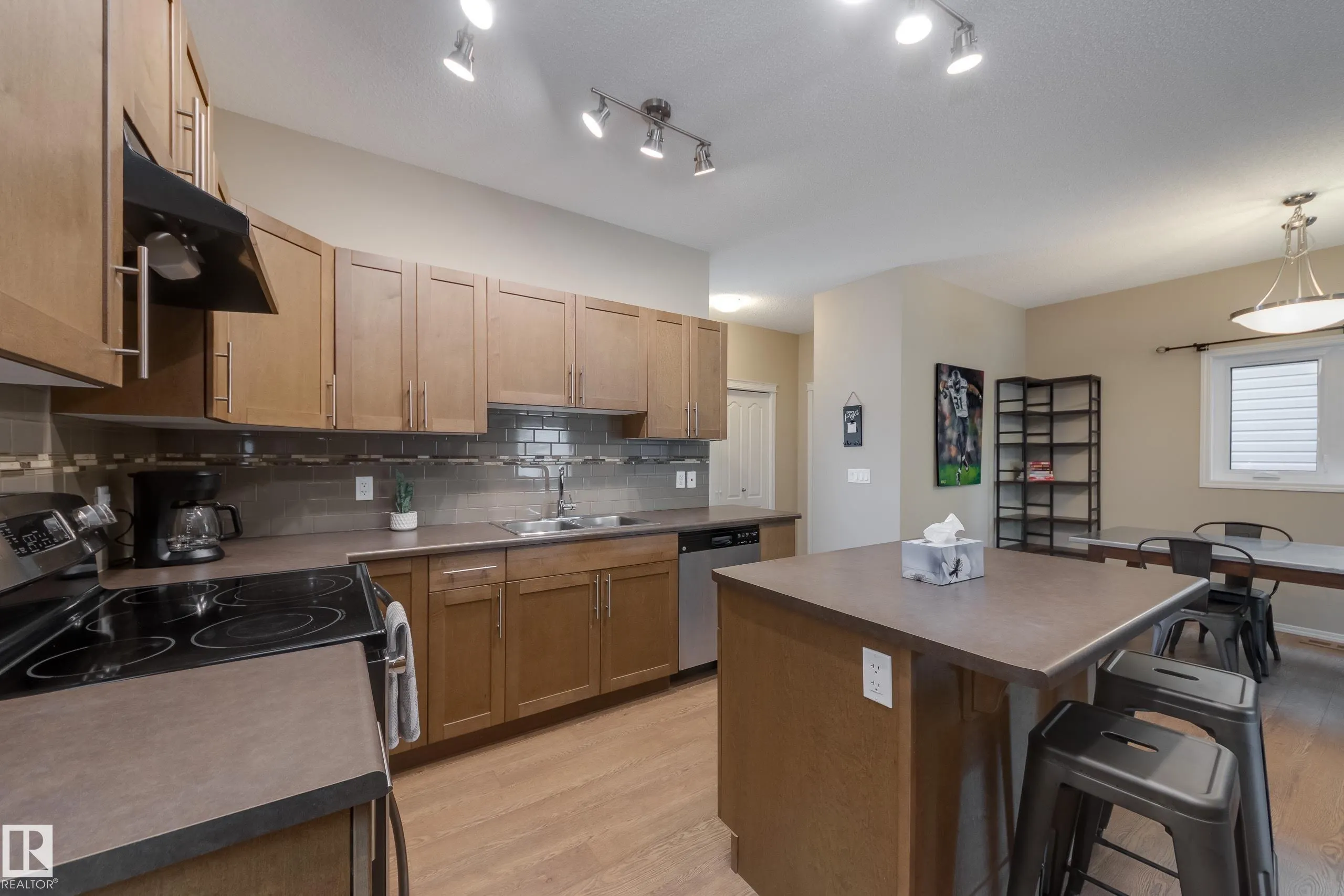97 Santana Crescent