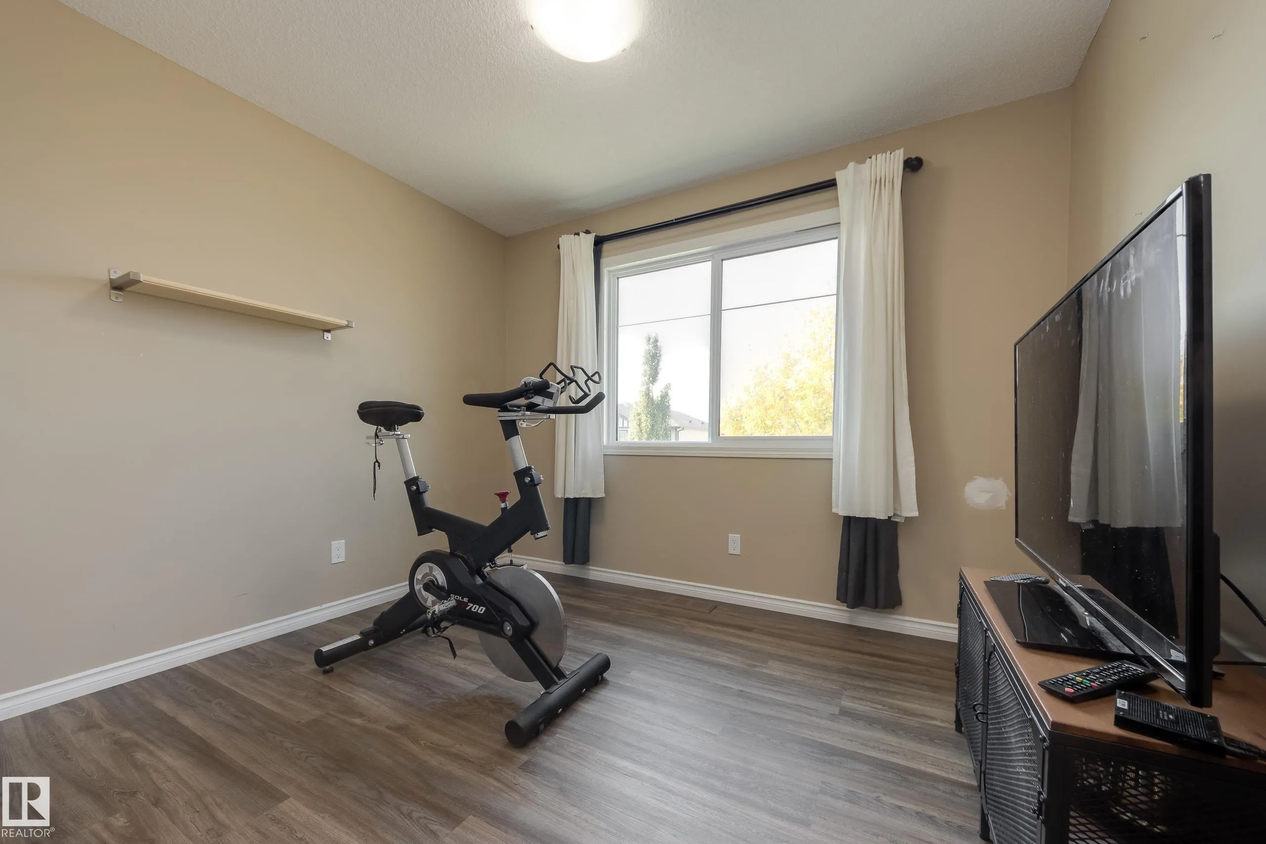 97 Santana Crescent