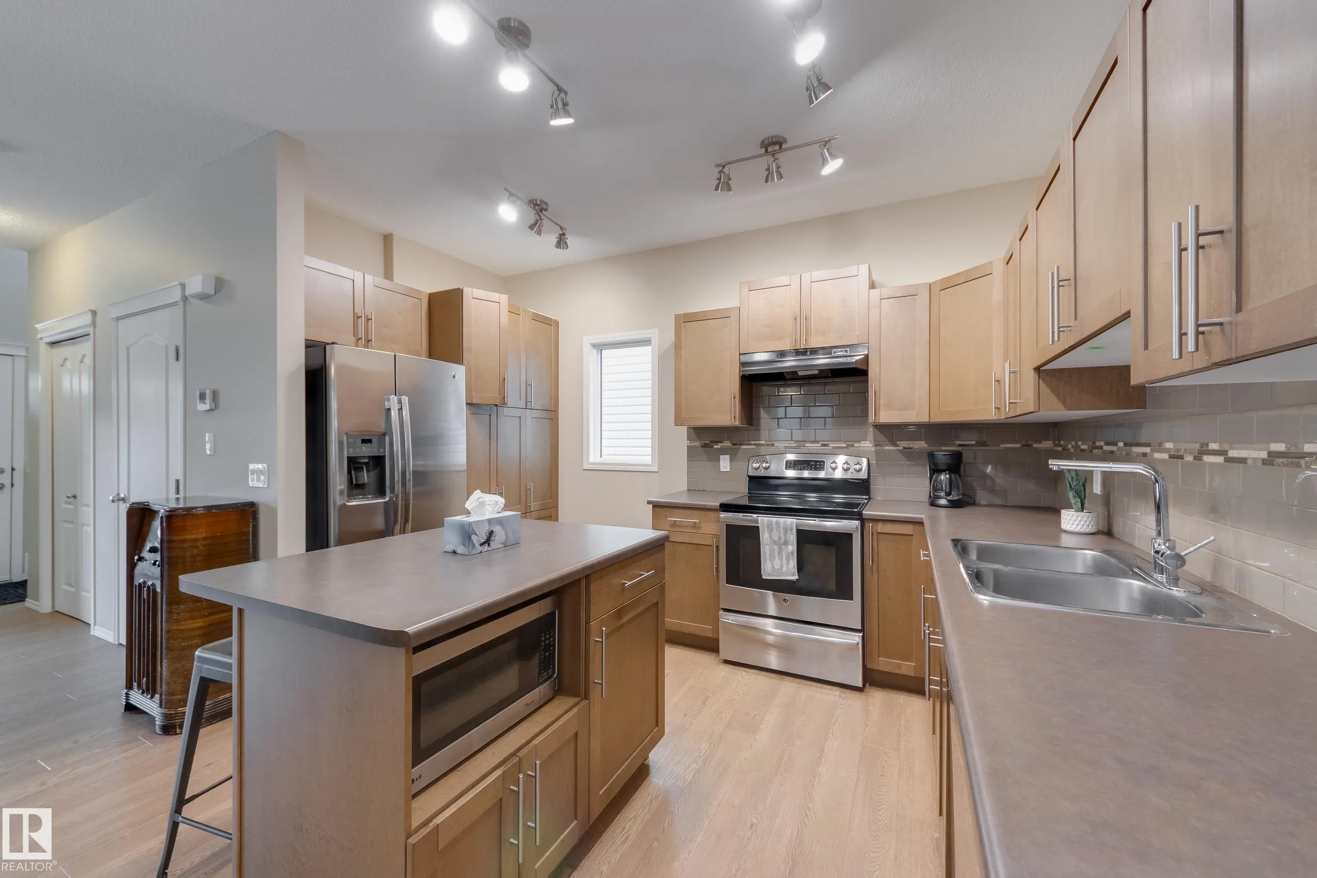97 Santana Crescent