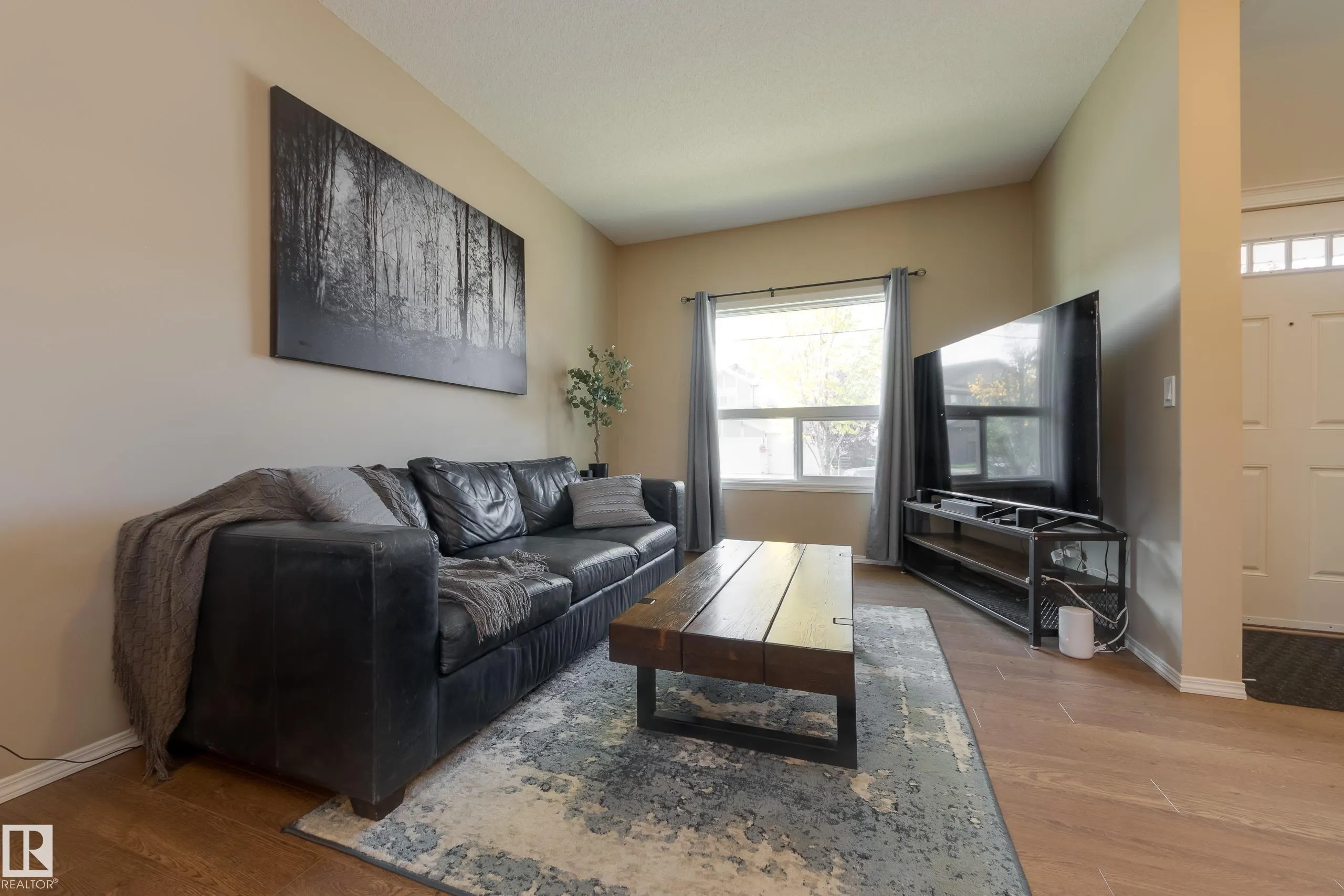 97 Santana Crescent