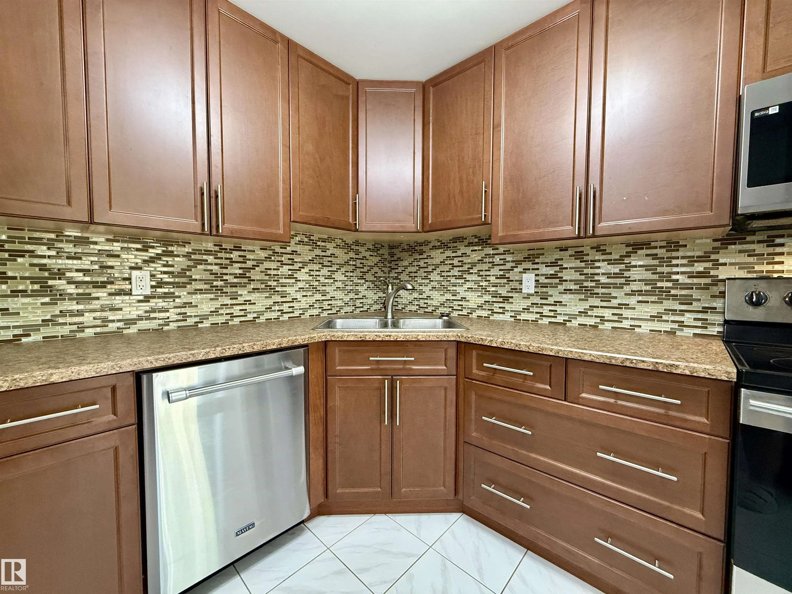 221 CALLINGWOOD Place