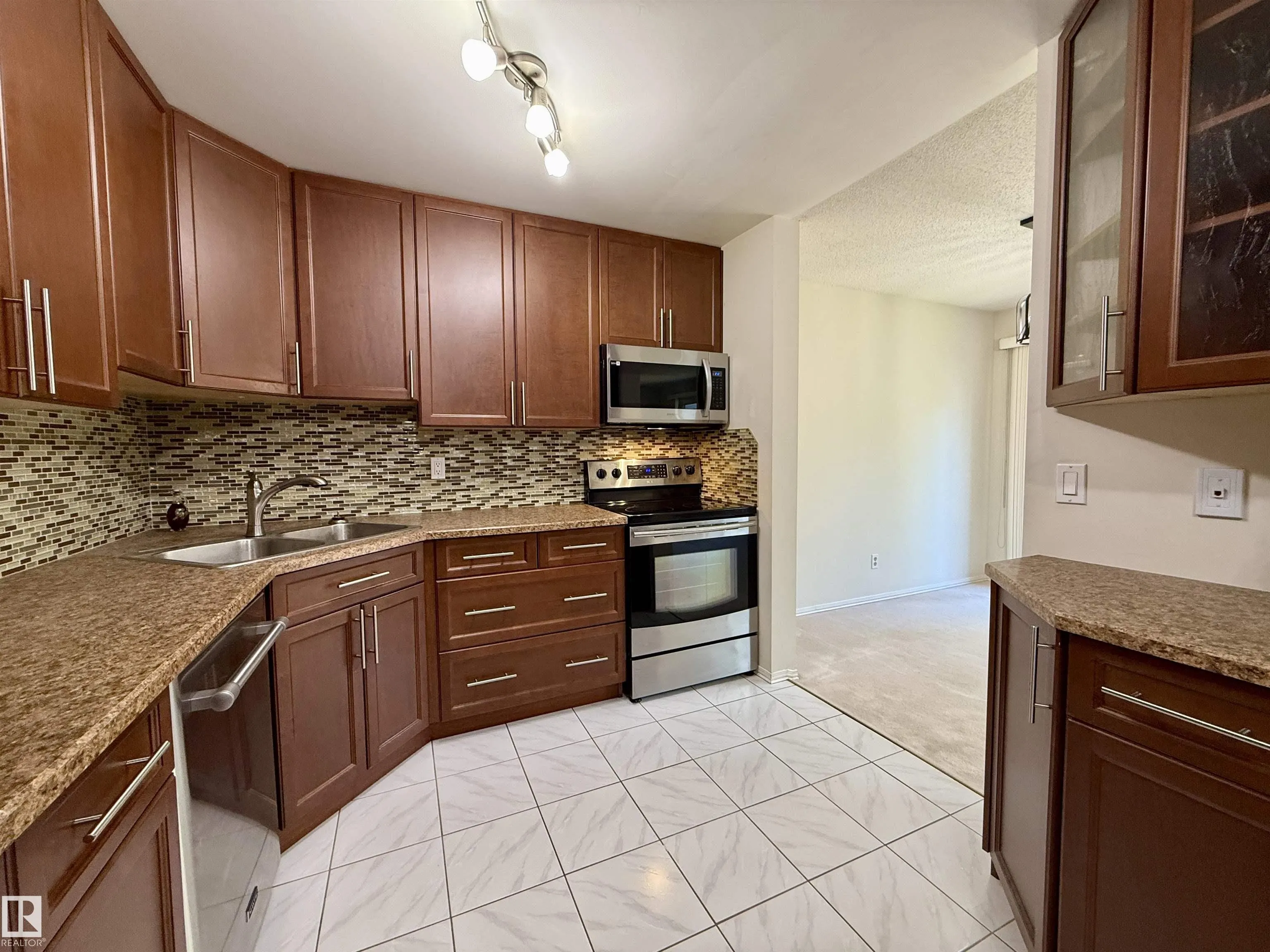 221 CALLINGWOOD Place
