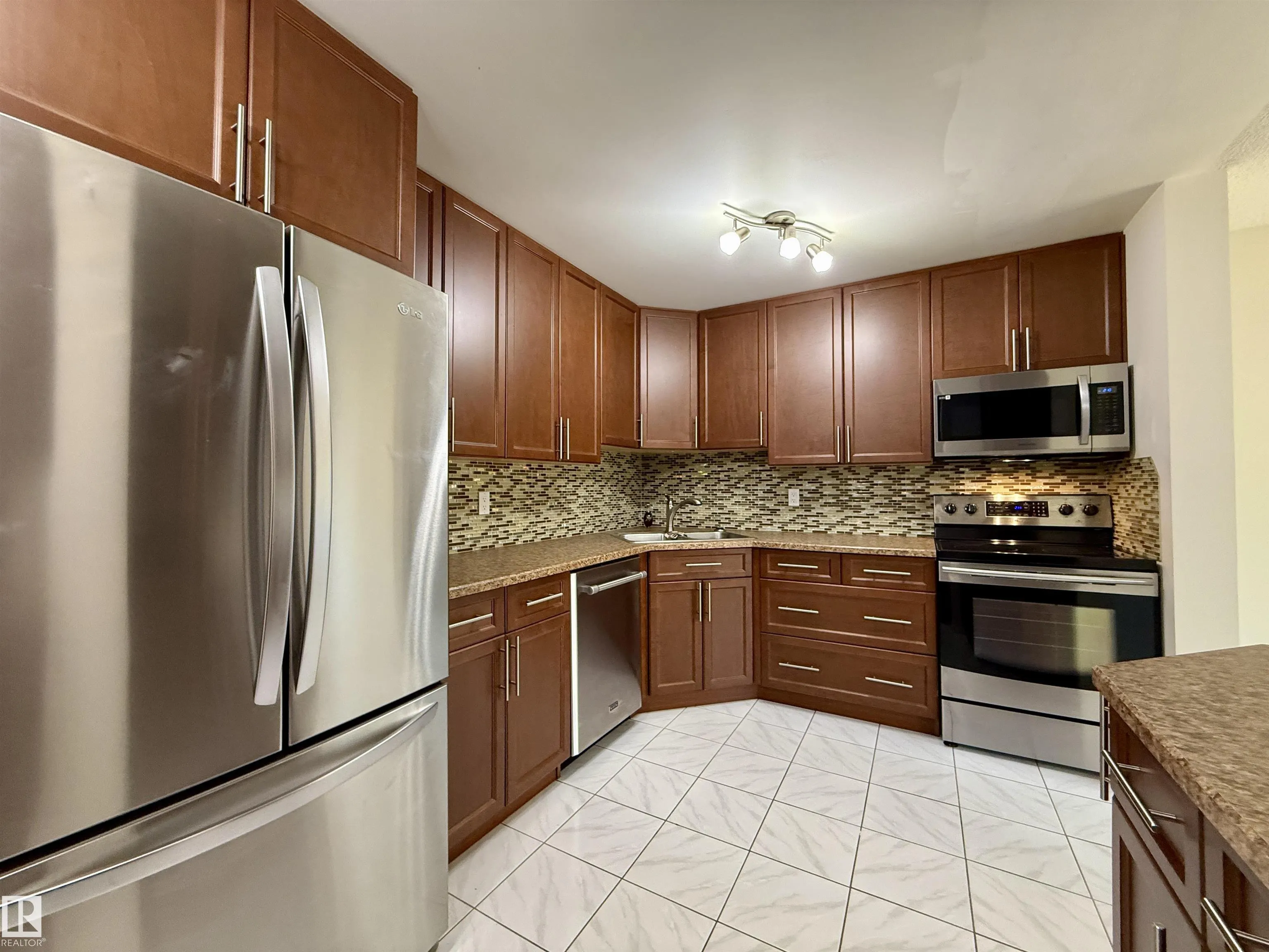 221 CALLINGWOOD Place