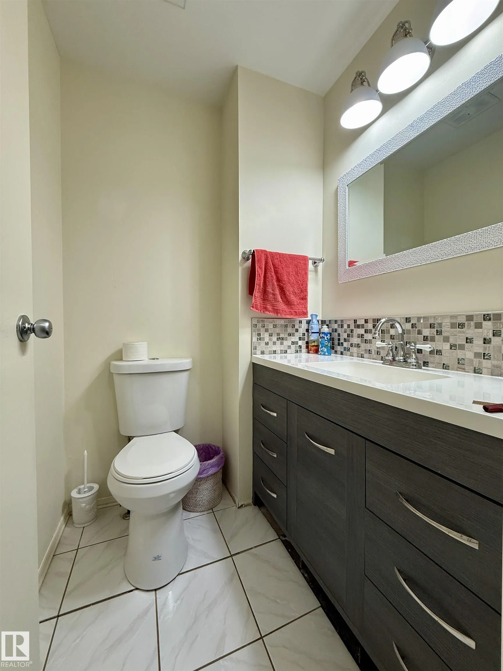 221 CALLINGWOOD Place