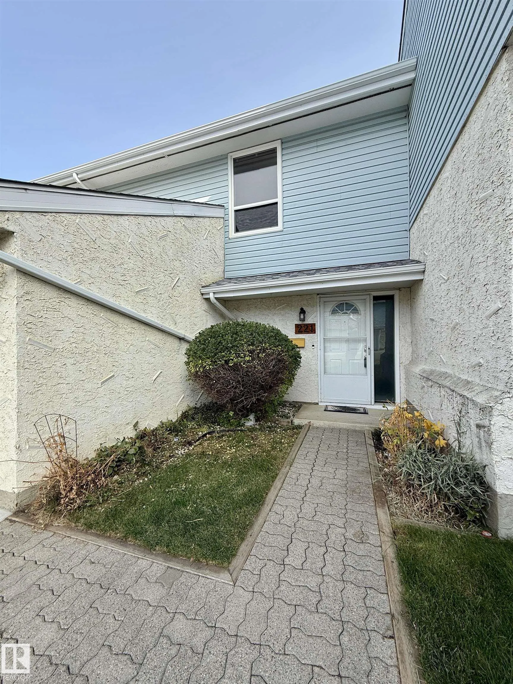 221 CALLINGWOOD Place