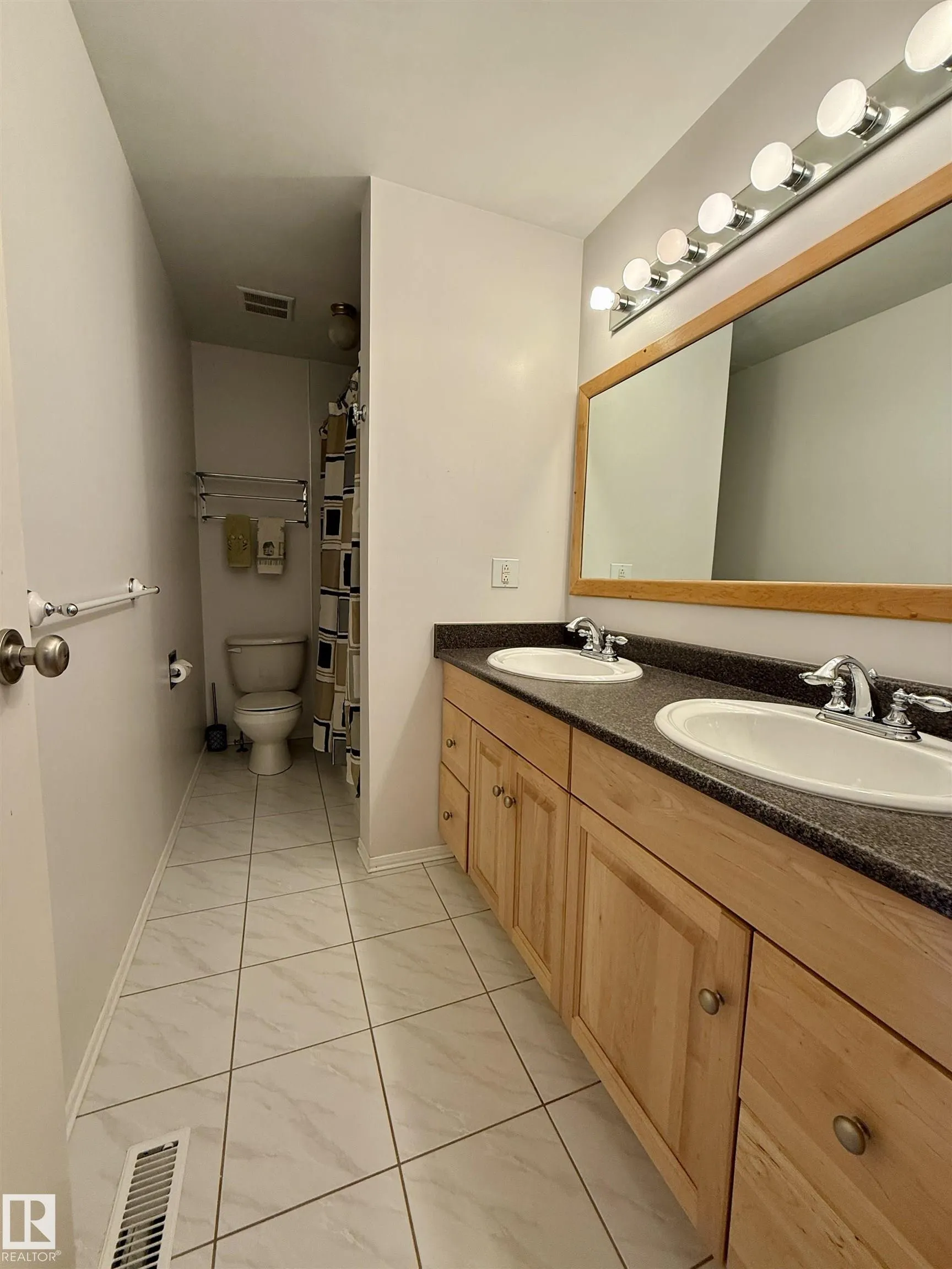 221 CALLINGWOOD Place