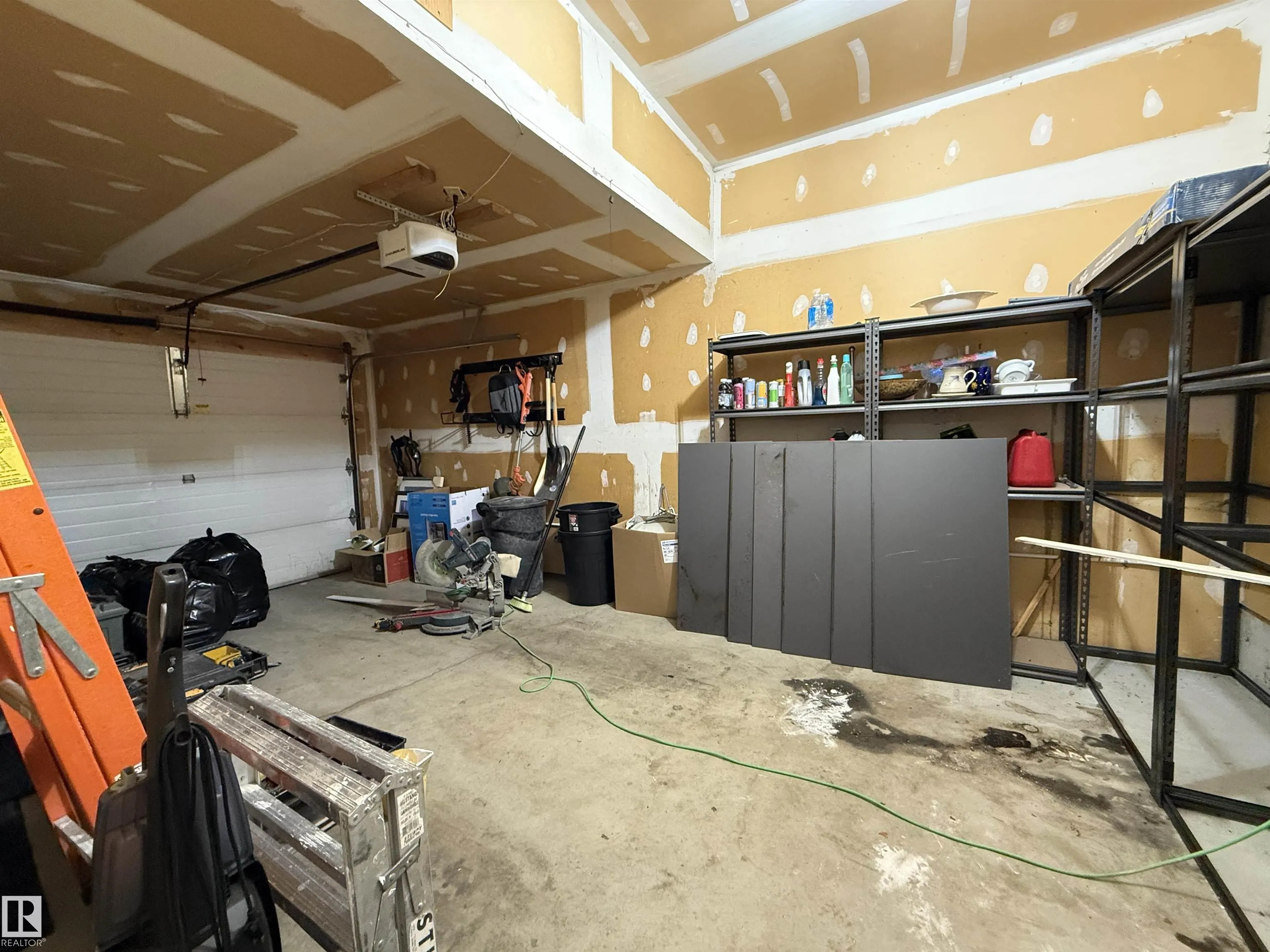 221 CALLINGWOOD Place