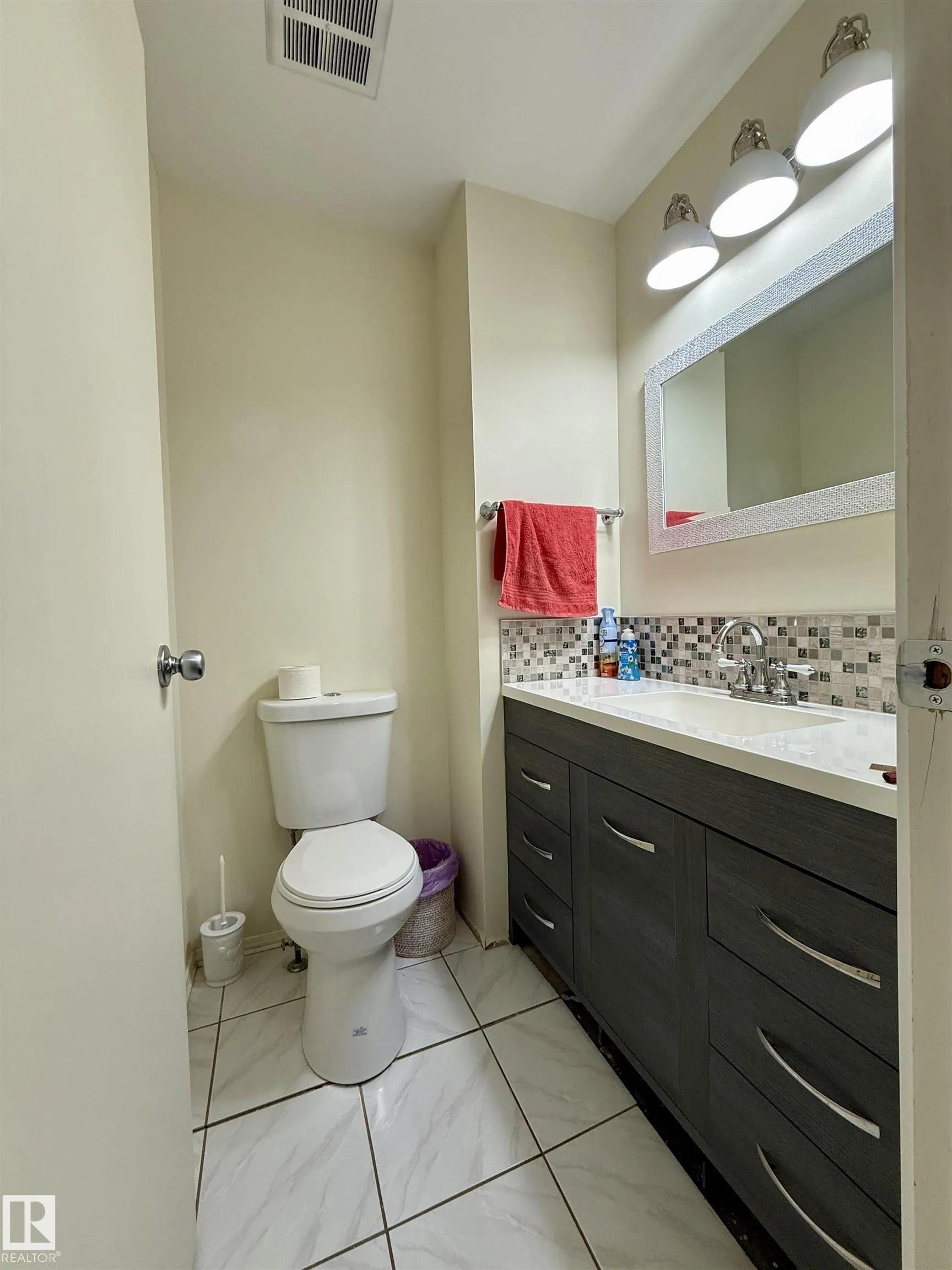 221 CALLINGWOOD Place