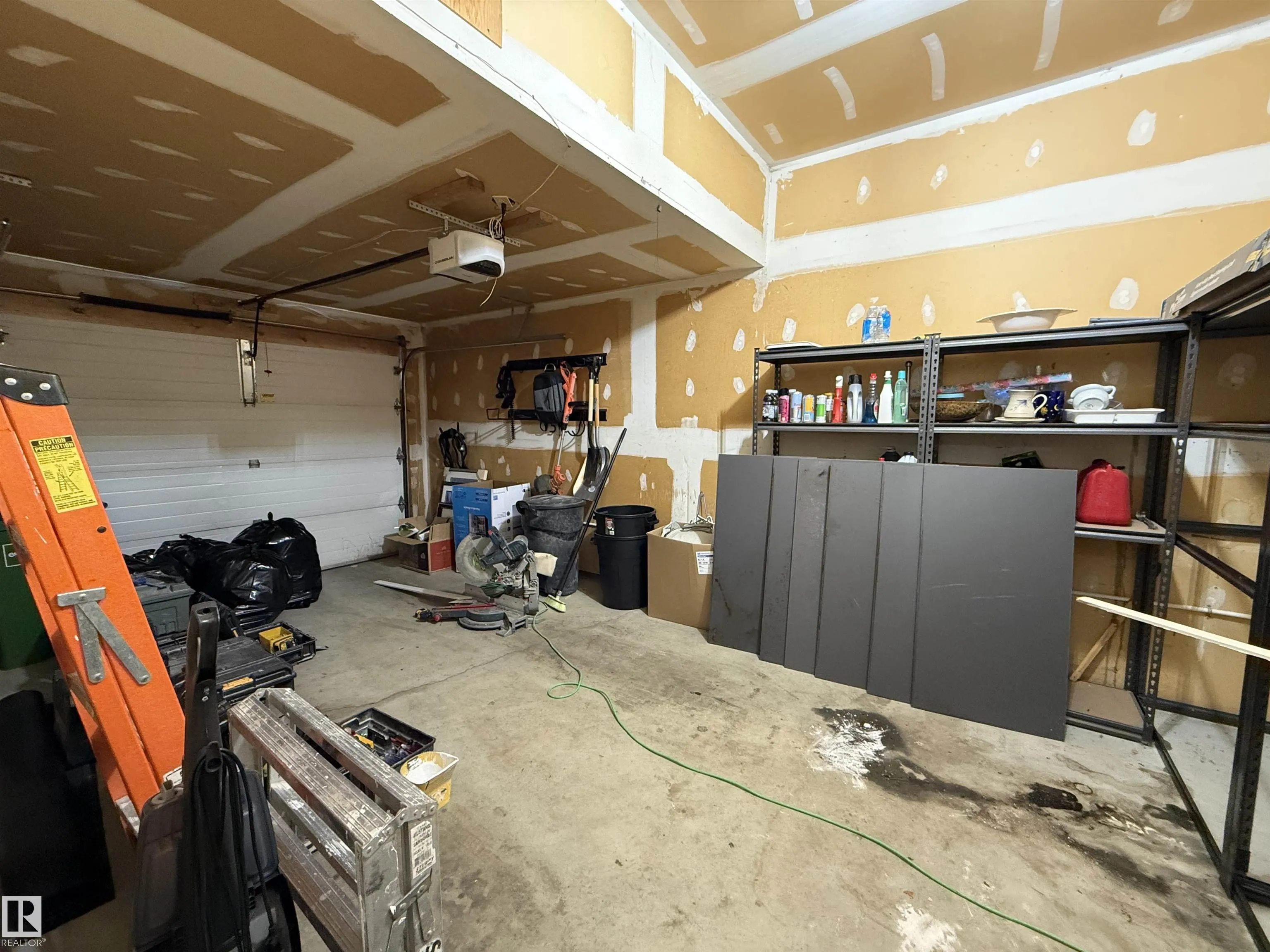221 CALLINGWOOD Place