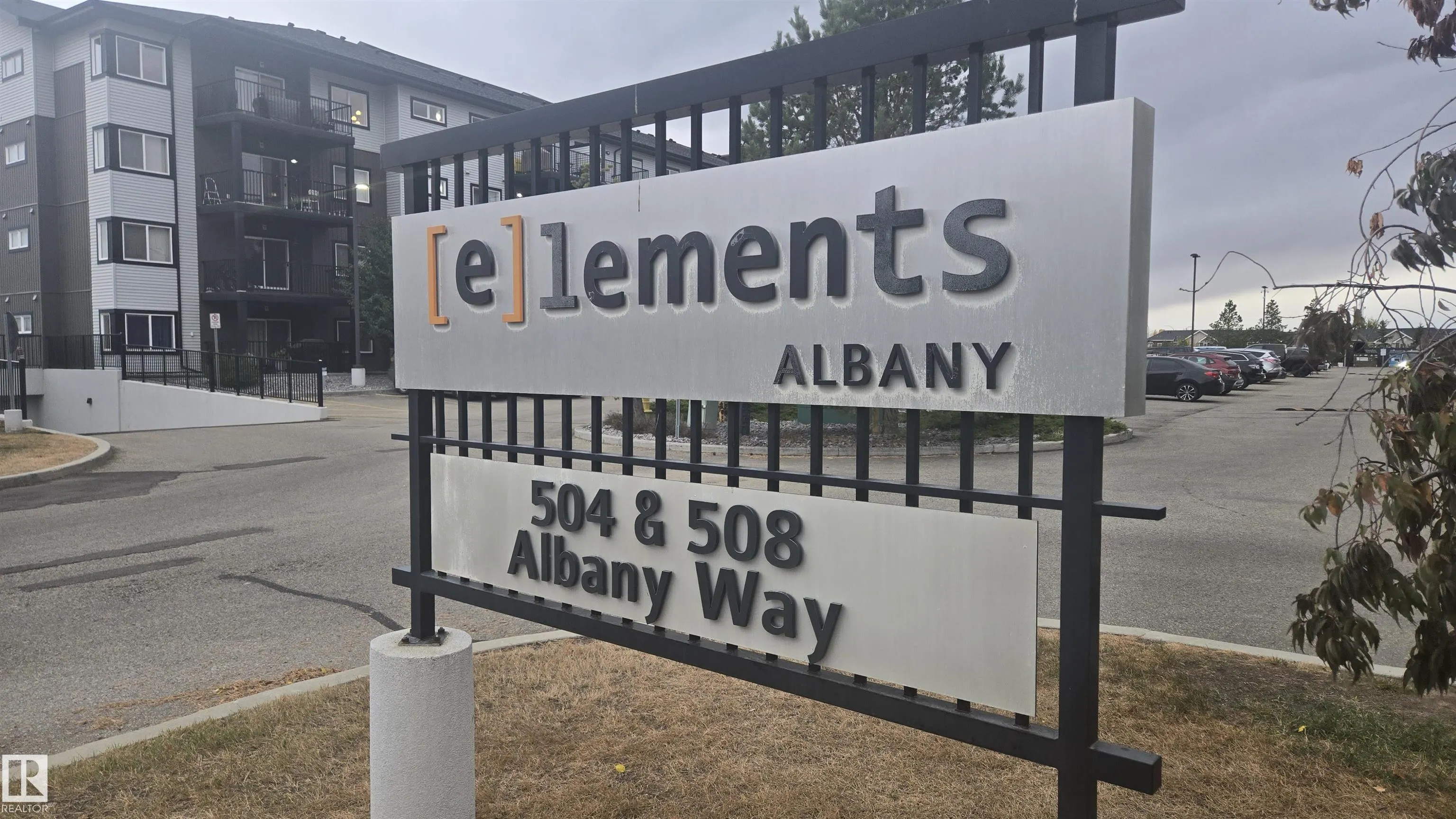 508 ALBANY Way