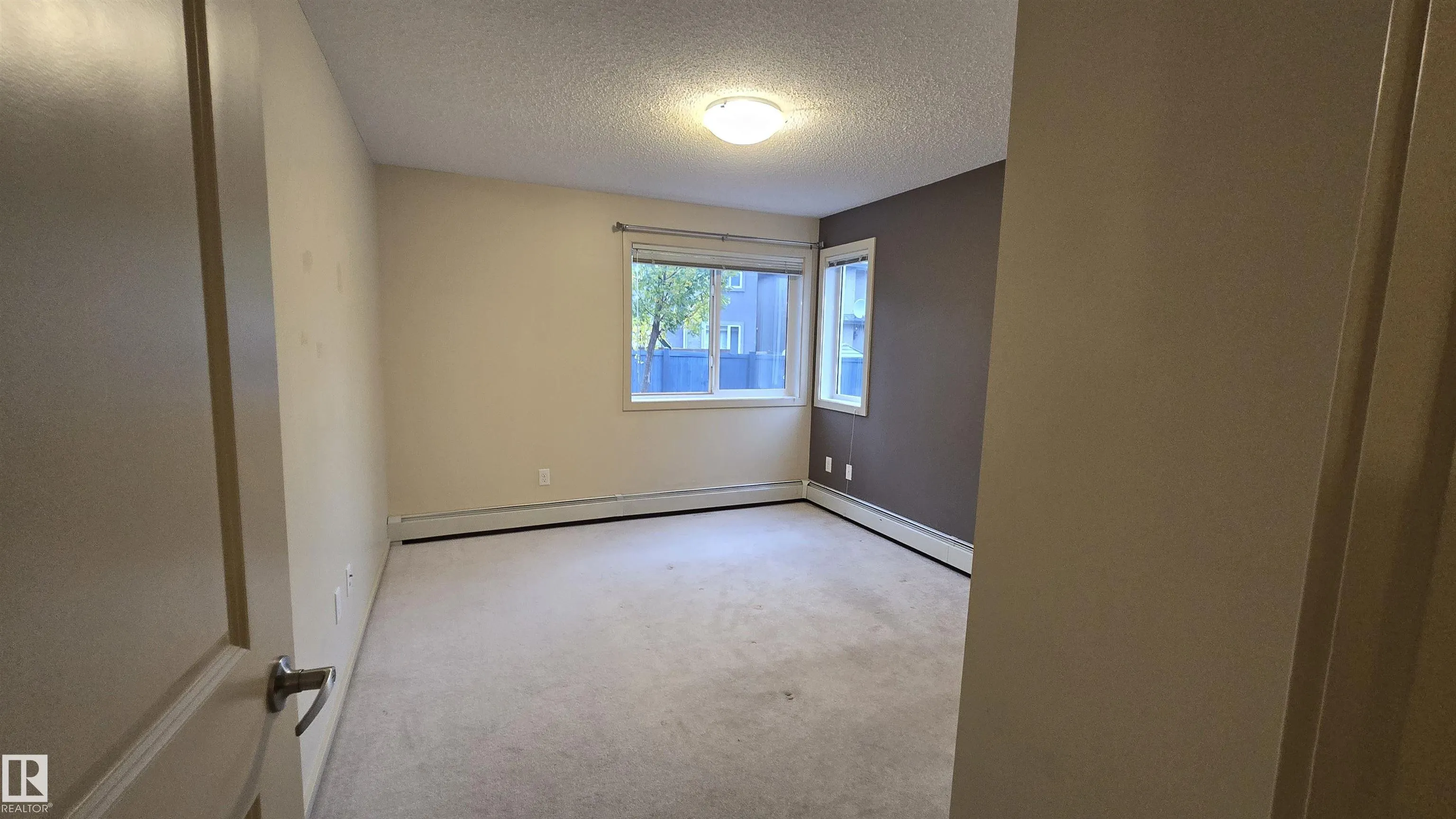 508 ALBANY Way