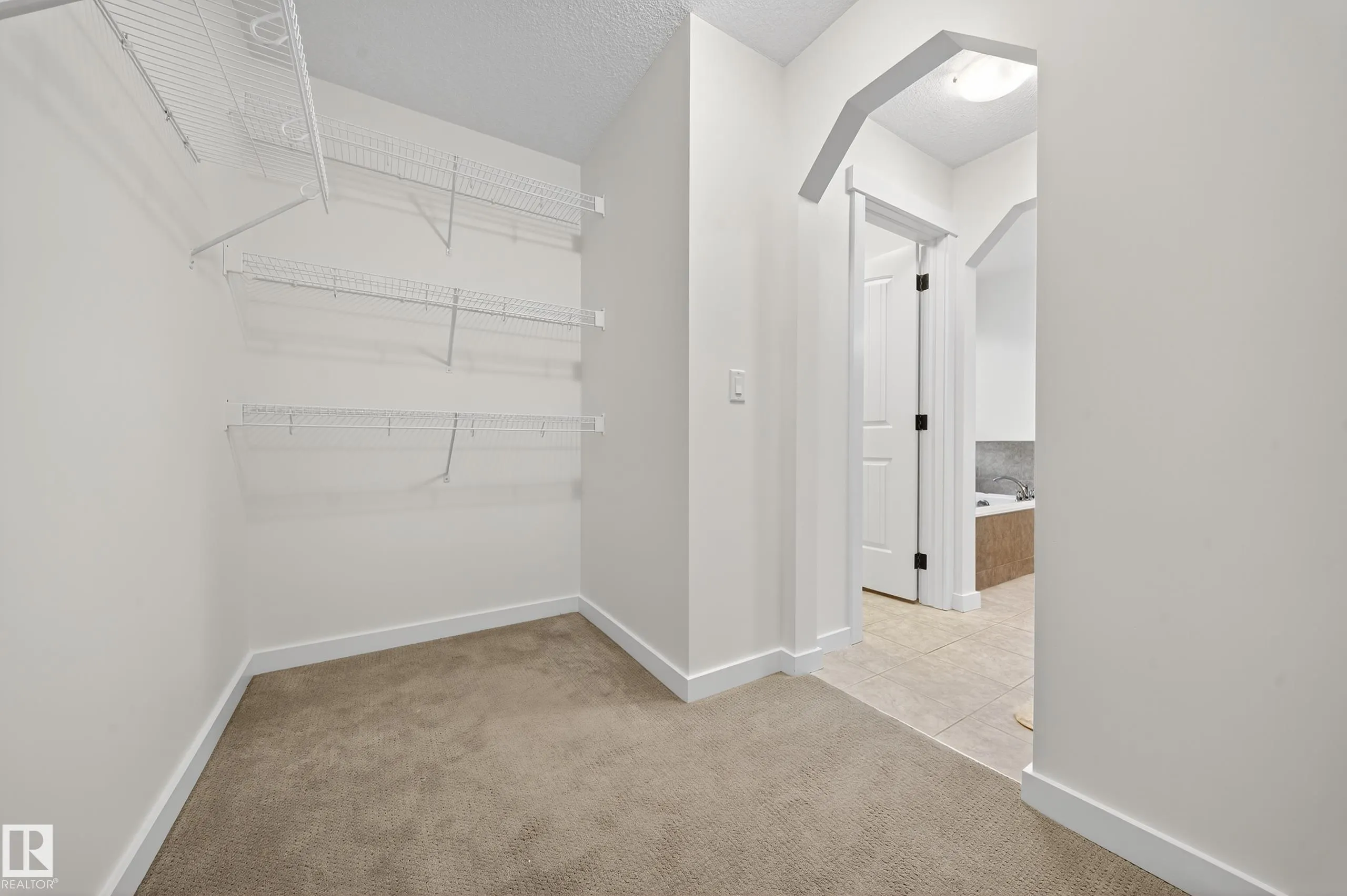 4450 CRABAPPLE LANDING Landing