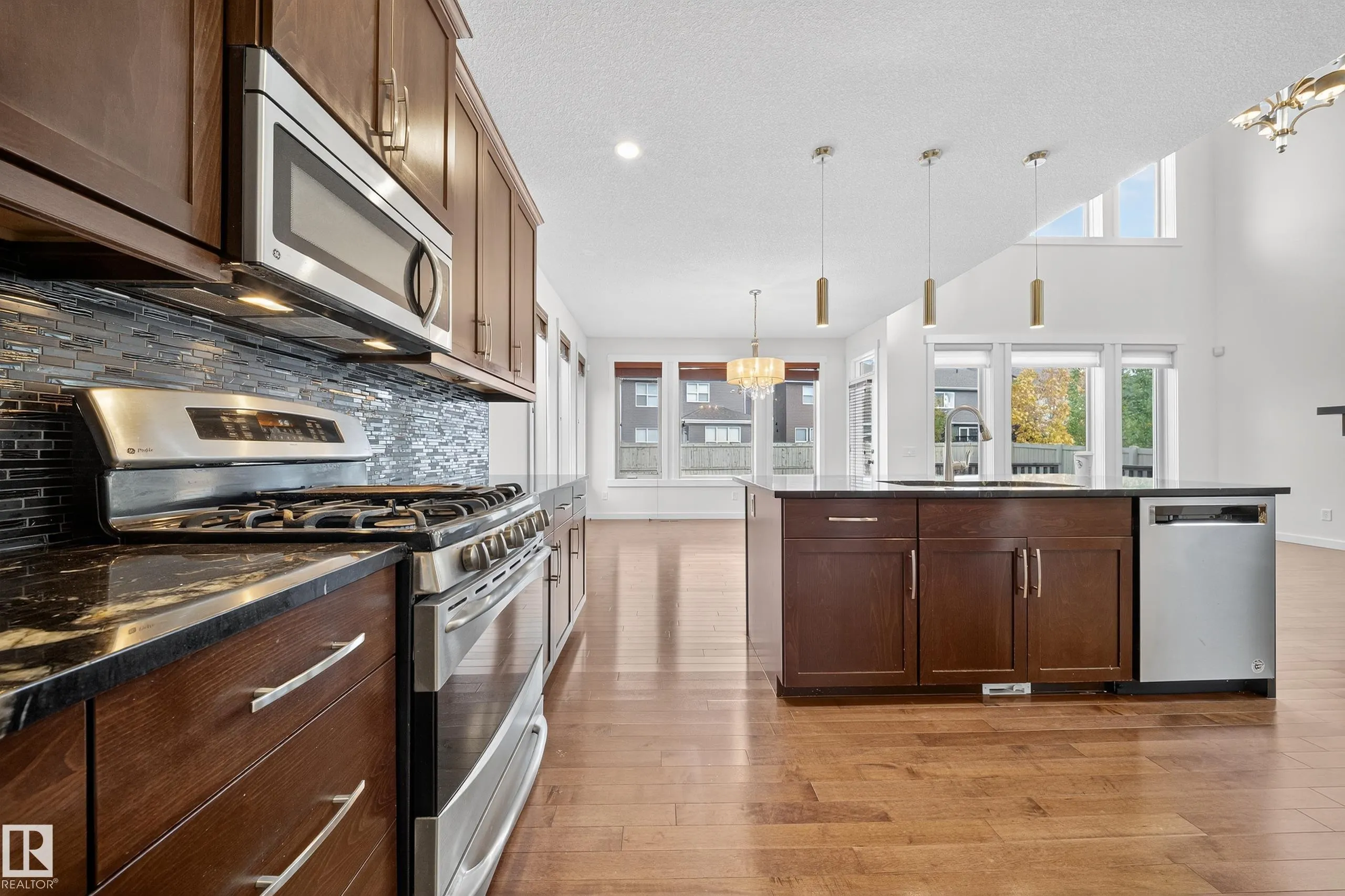 4450 CRABAPPLE LANDING Landing