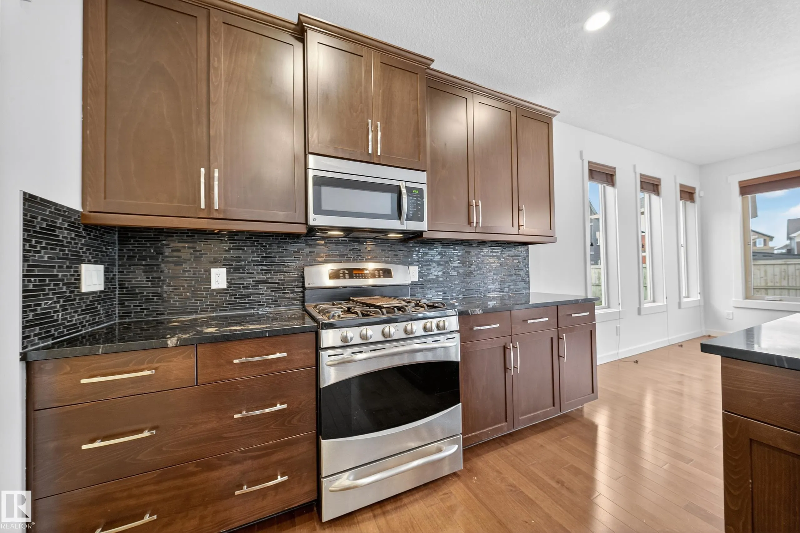 4450 CRABAPPLE LANDING Landing