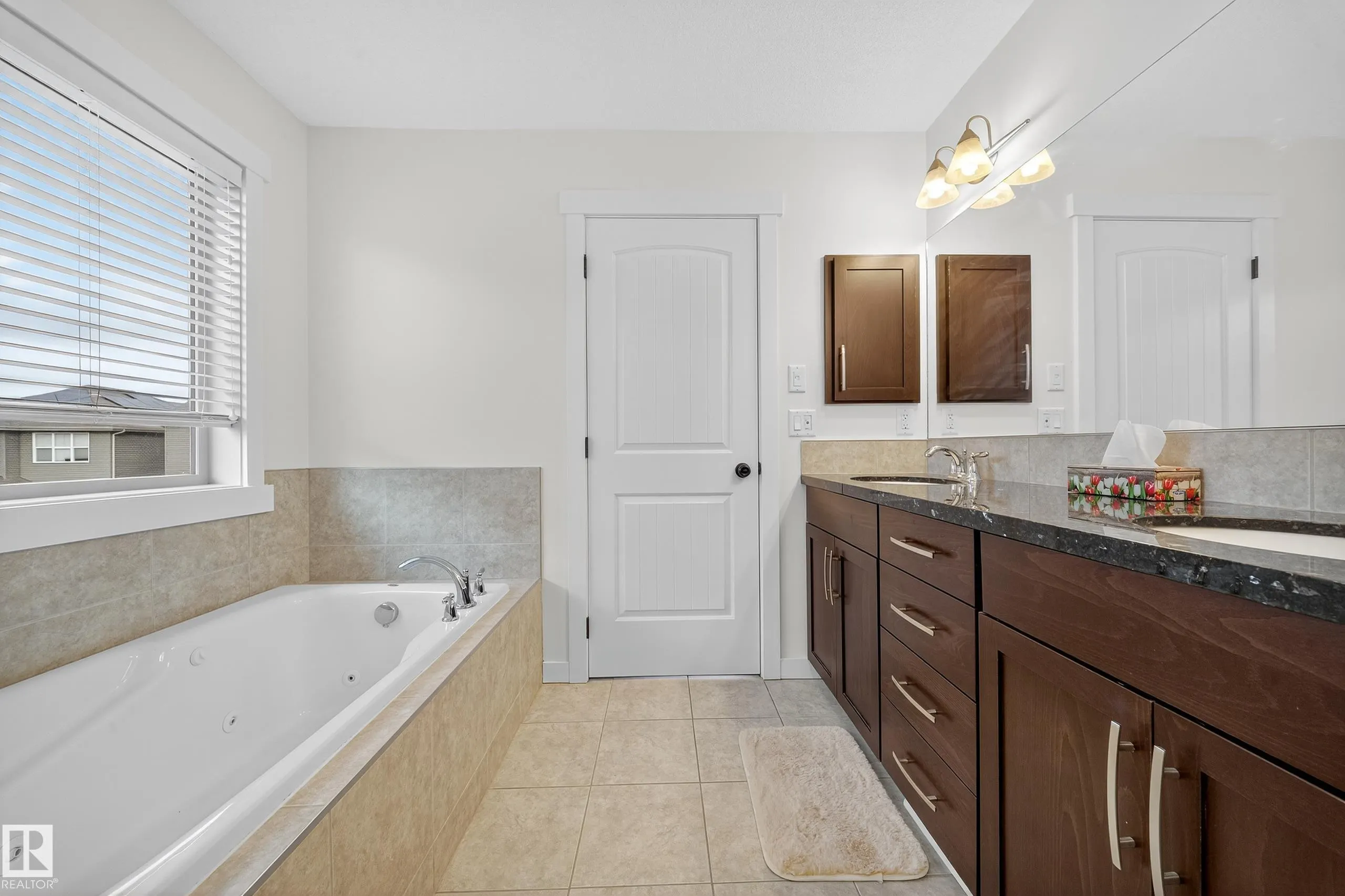 4450 CRABAPPLE LANDING Landing