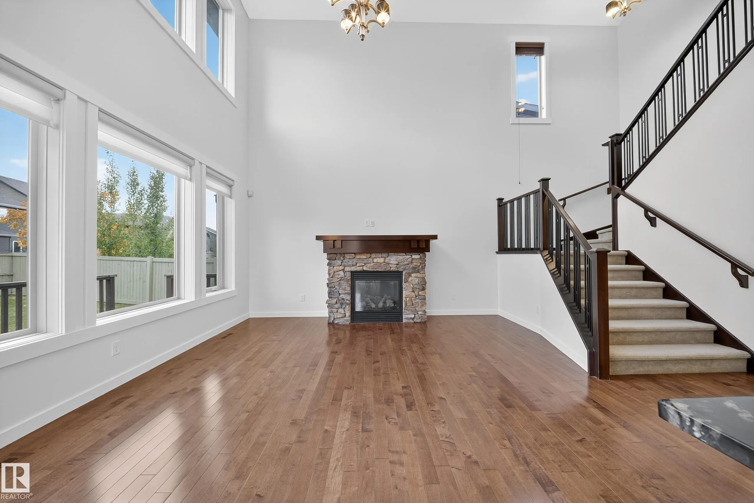4450 CRABAPPLE LANDING Landing