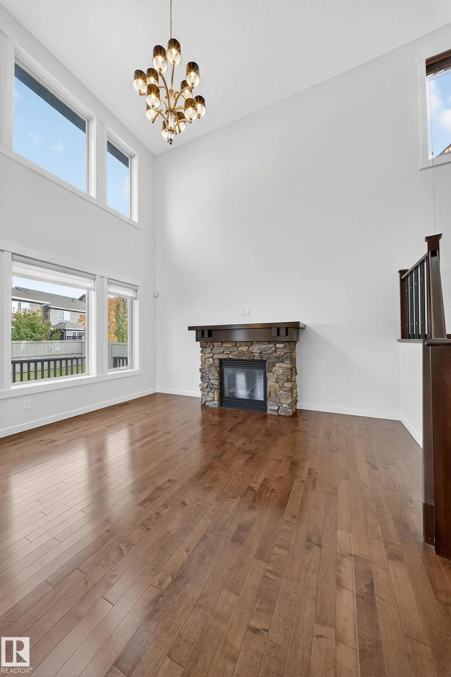 4450 CRABAPPLE LANDING Landing