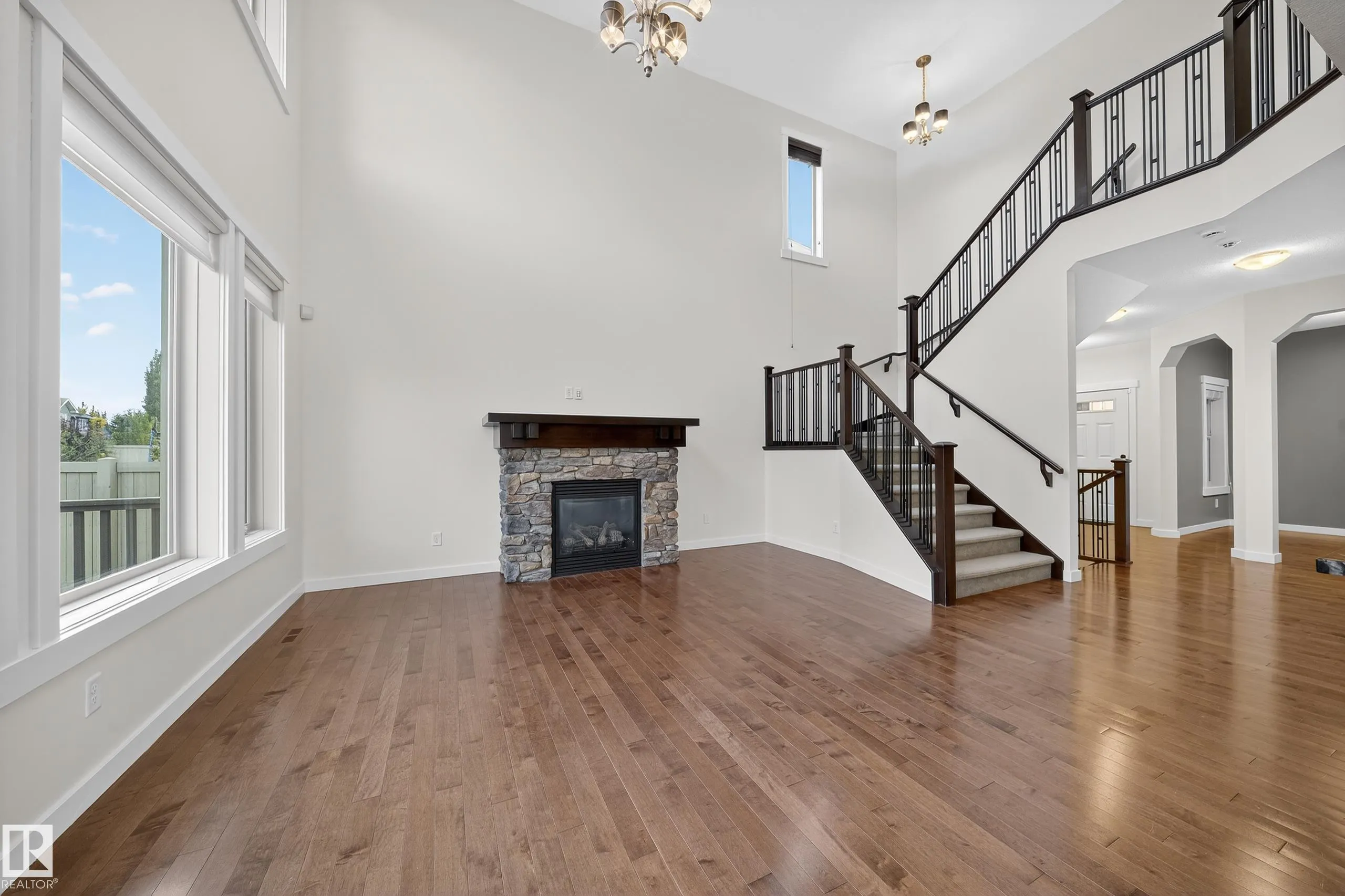 4450 CRABAPPLE LANDING Landing