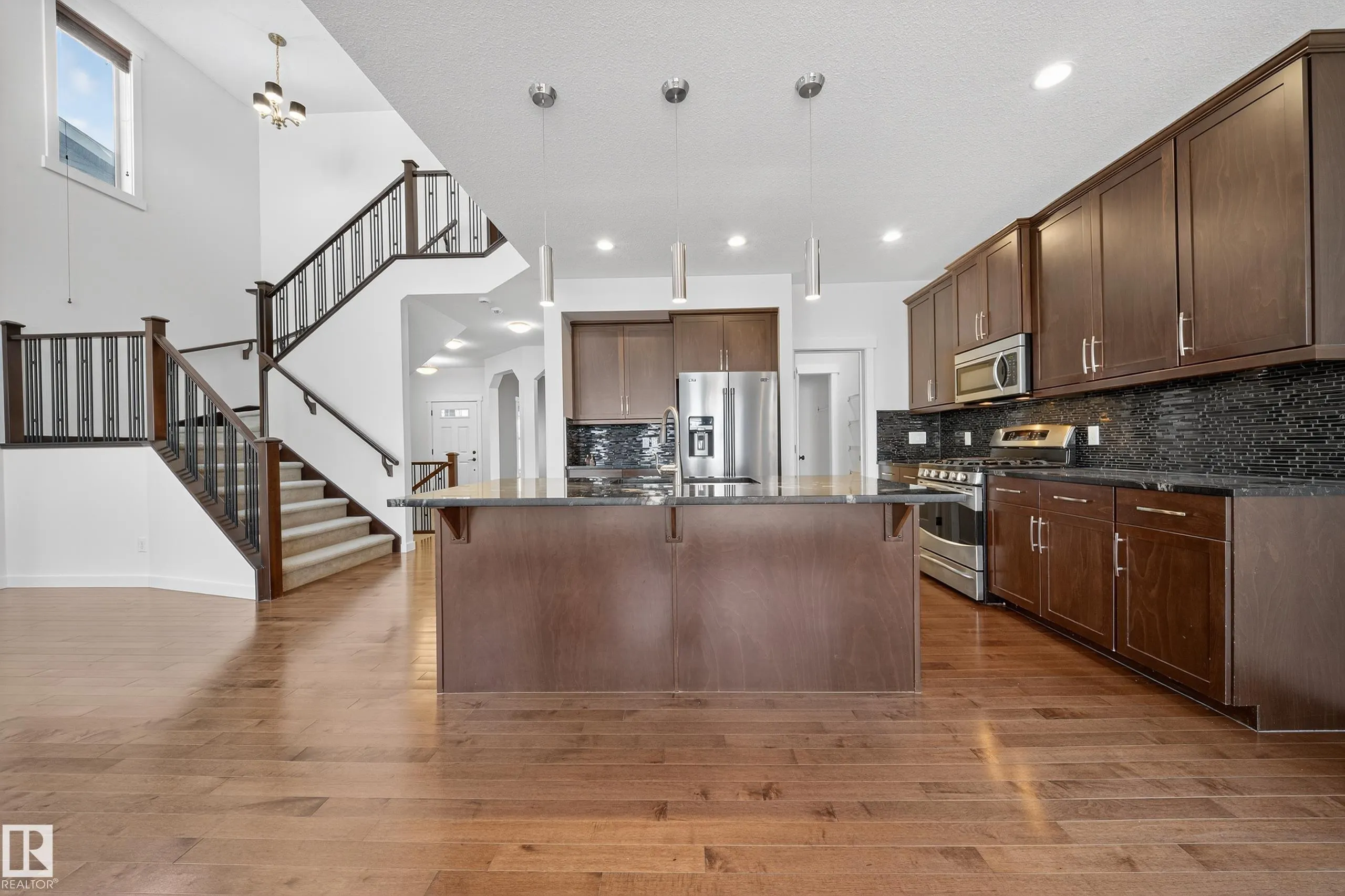 4450 CRABAPPLE LANDING Landing