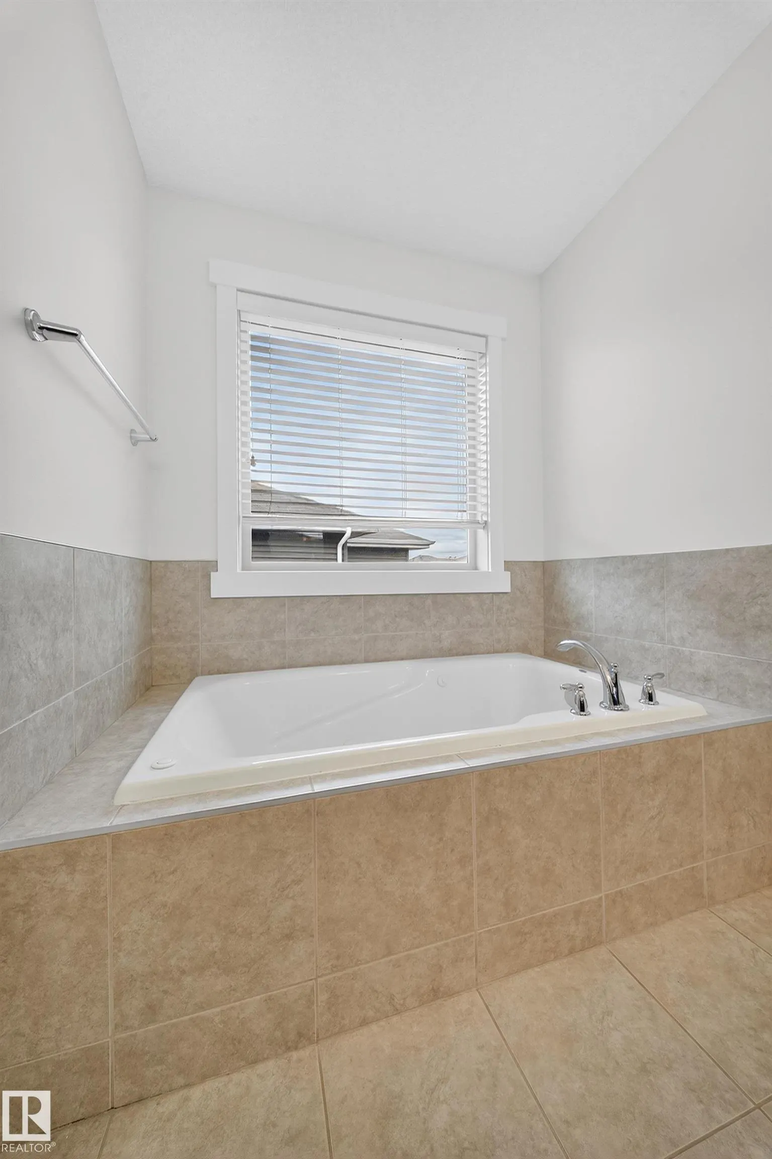 4450 CRABAPPLE LANDING Landing