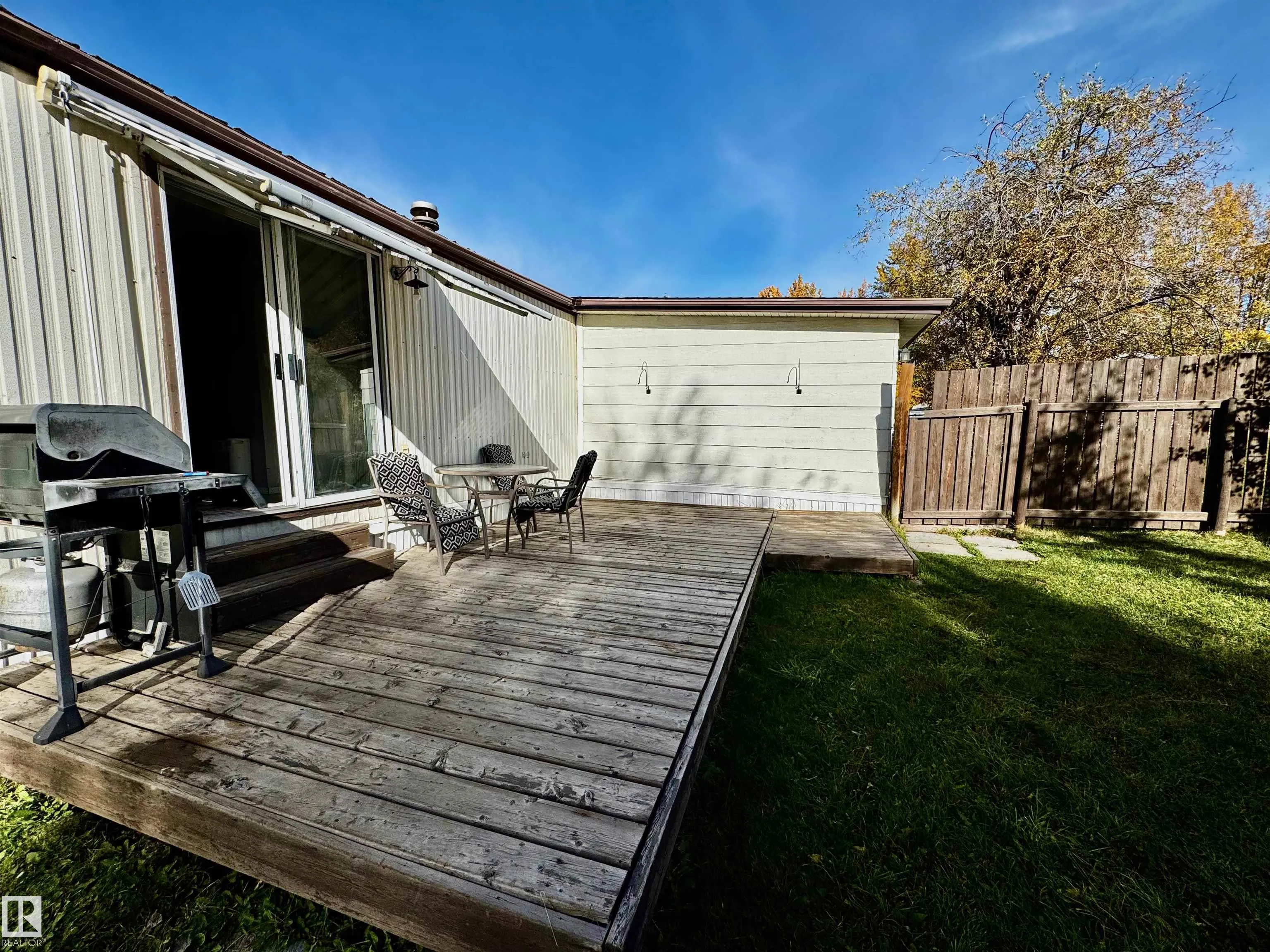 17 2251 50 Street