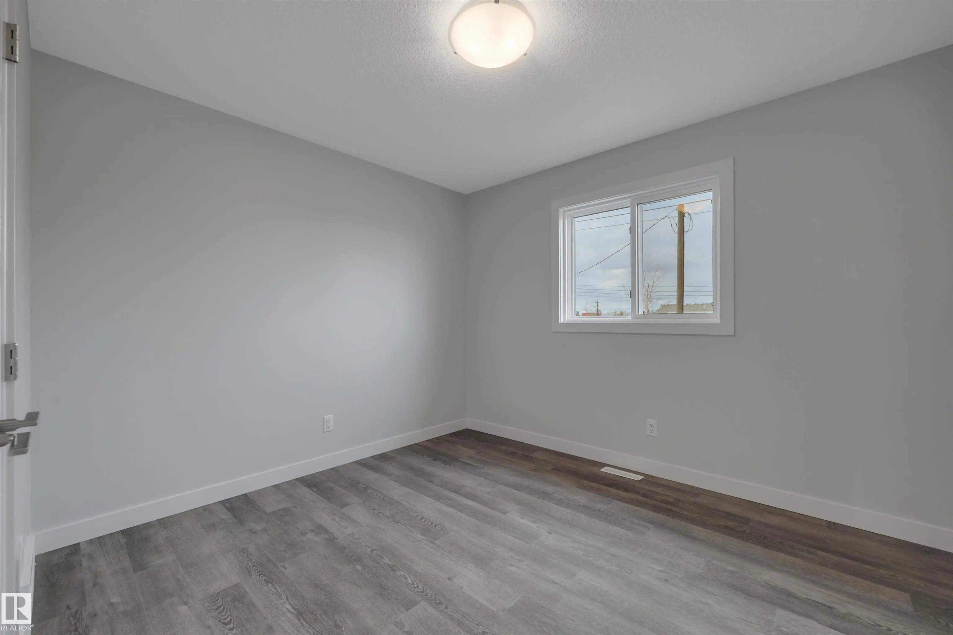 5008 48 Ave