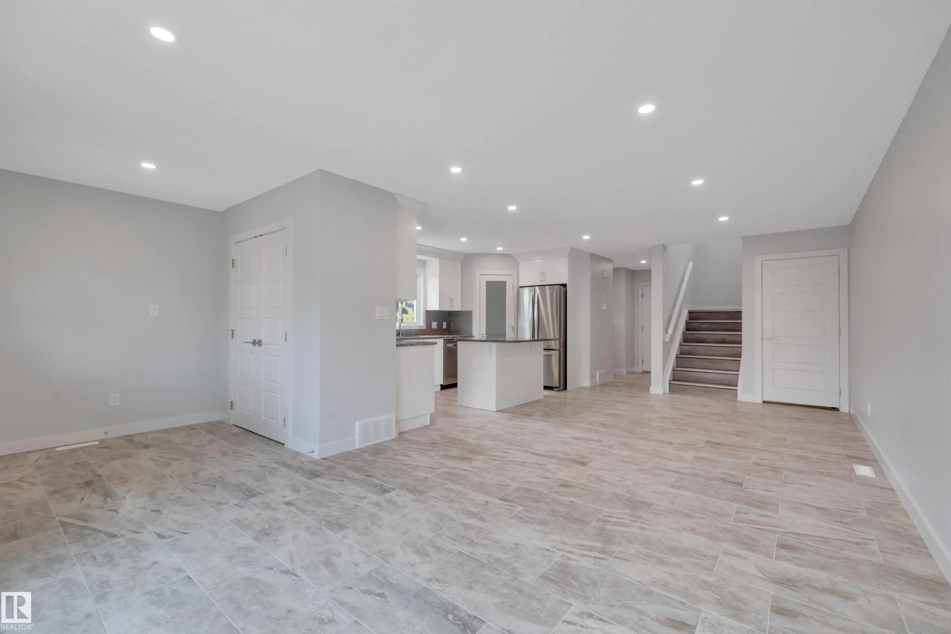 5008 48 Ave
