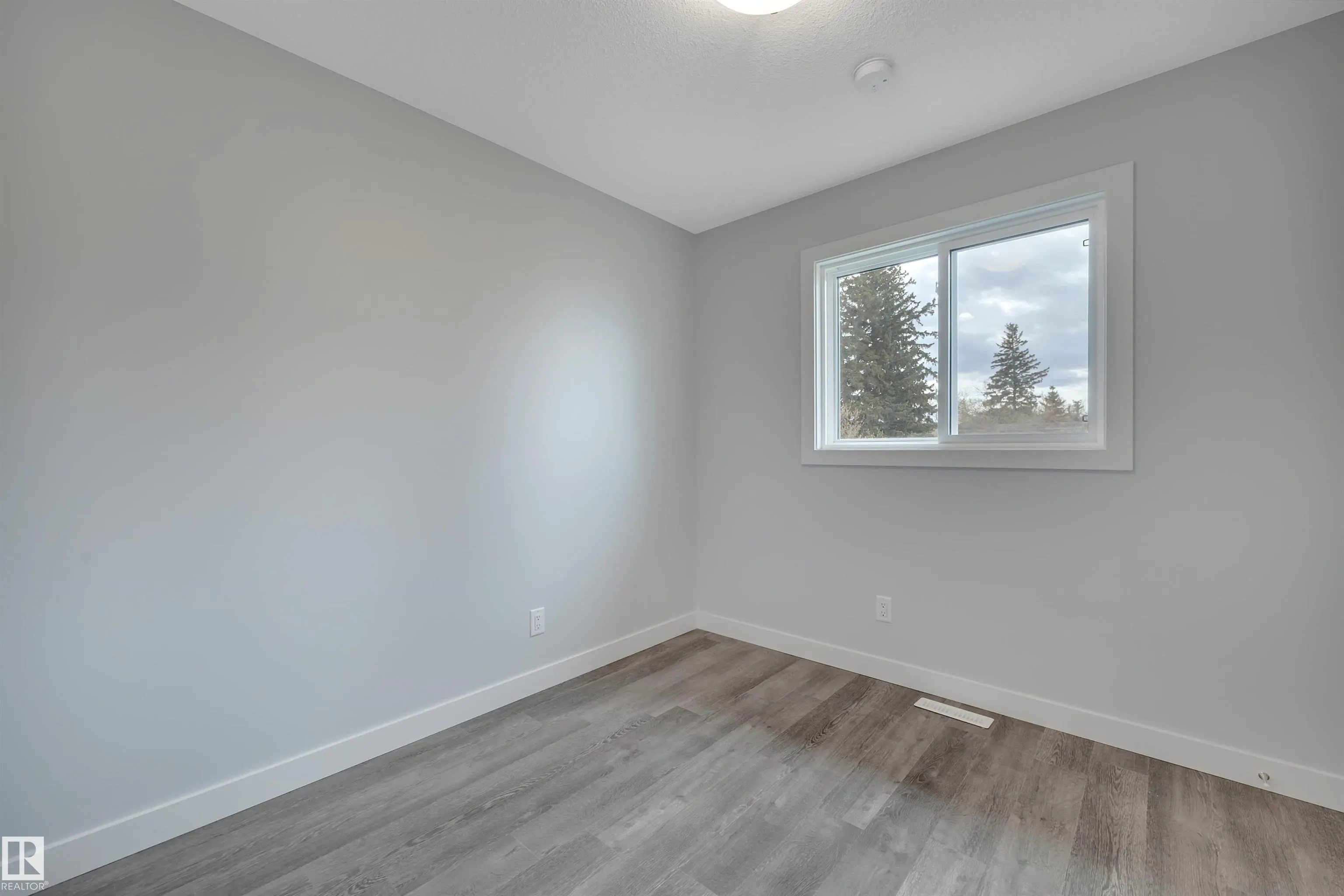 5008 48 Ave