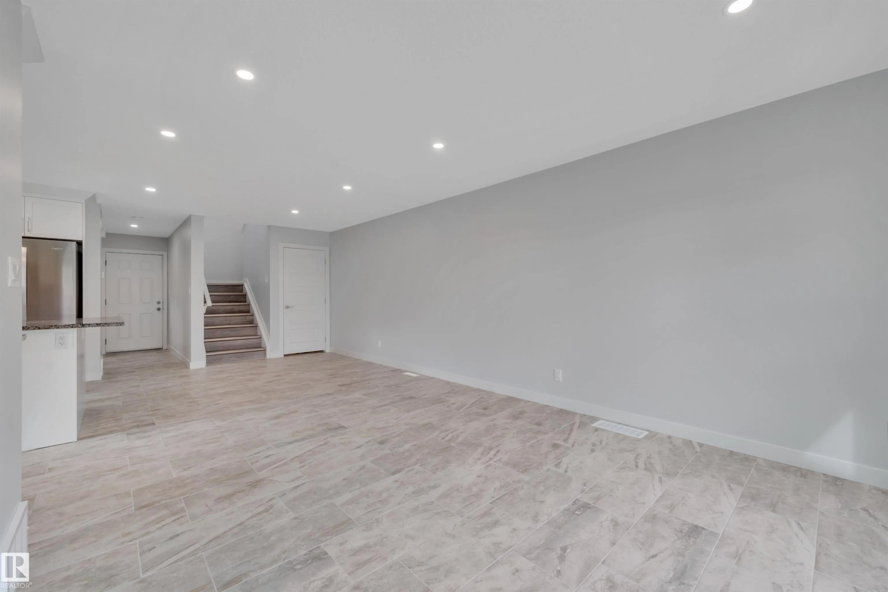5008 48 Ave
