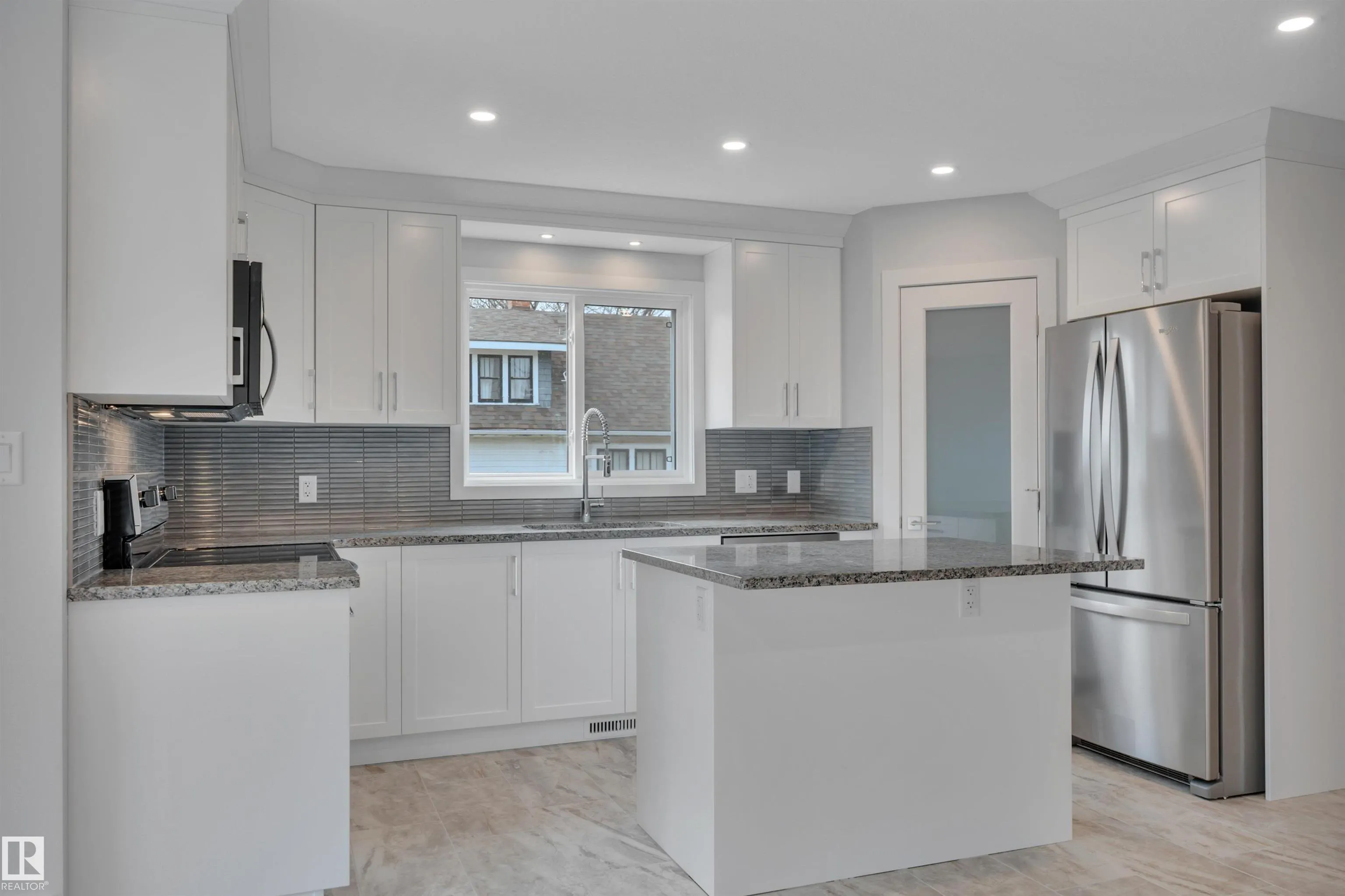5008 48 Ave
