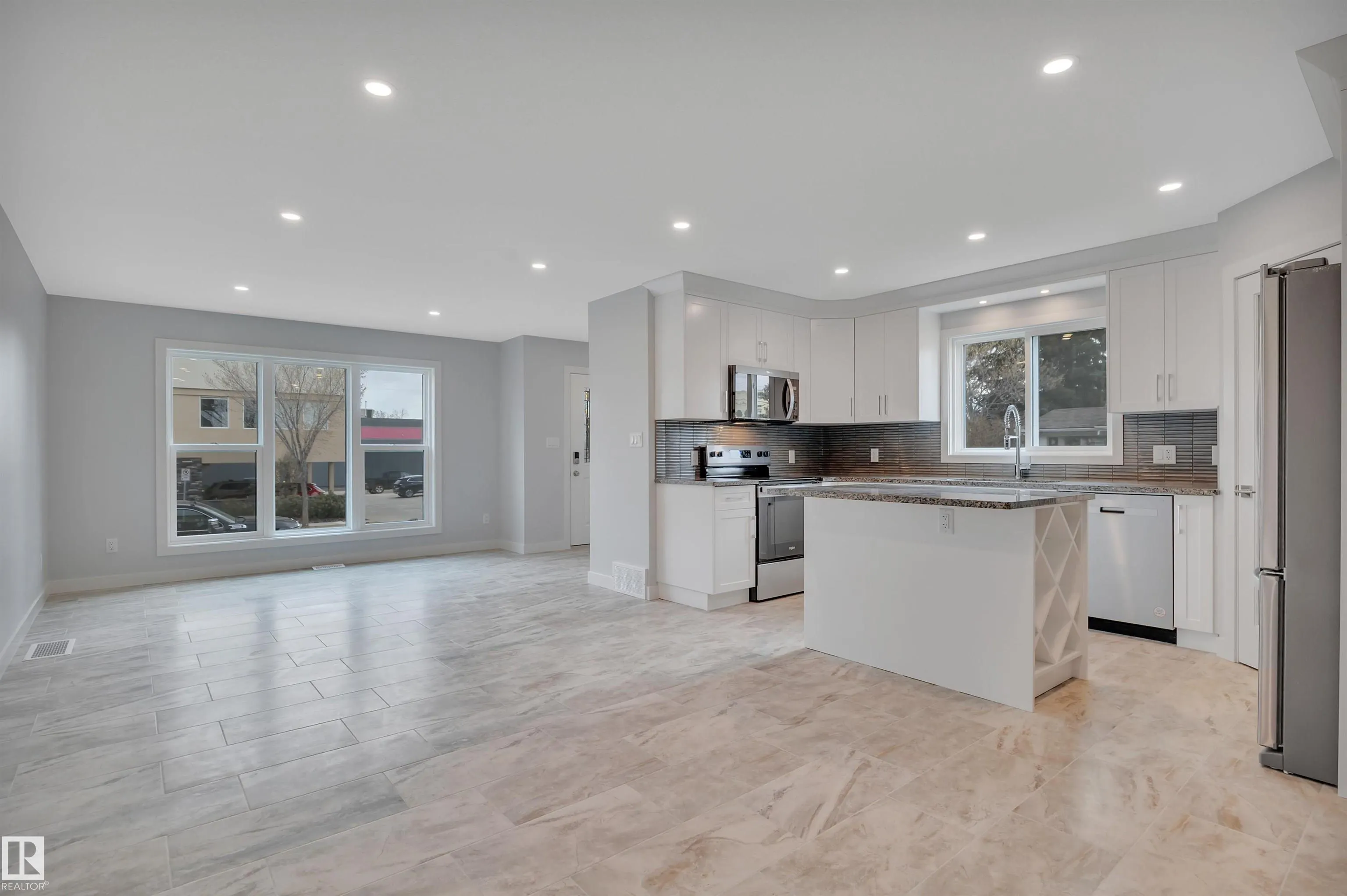5008 48 Ave