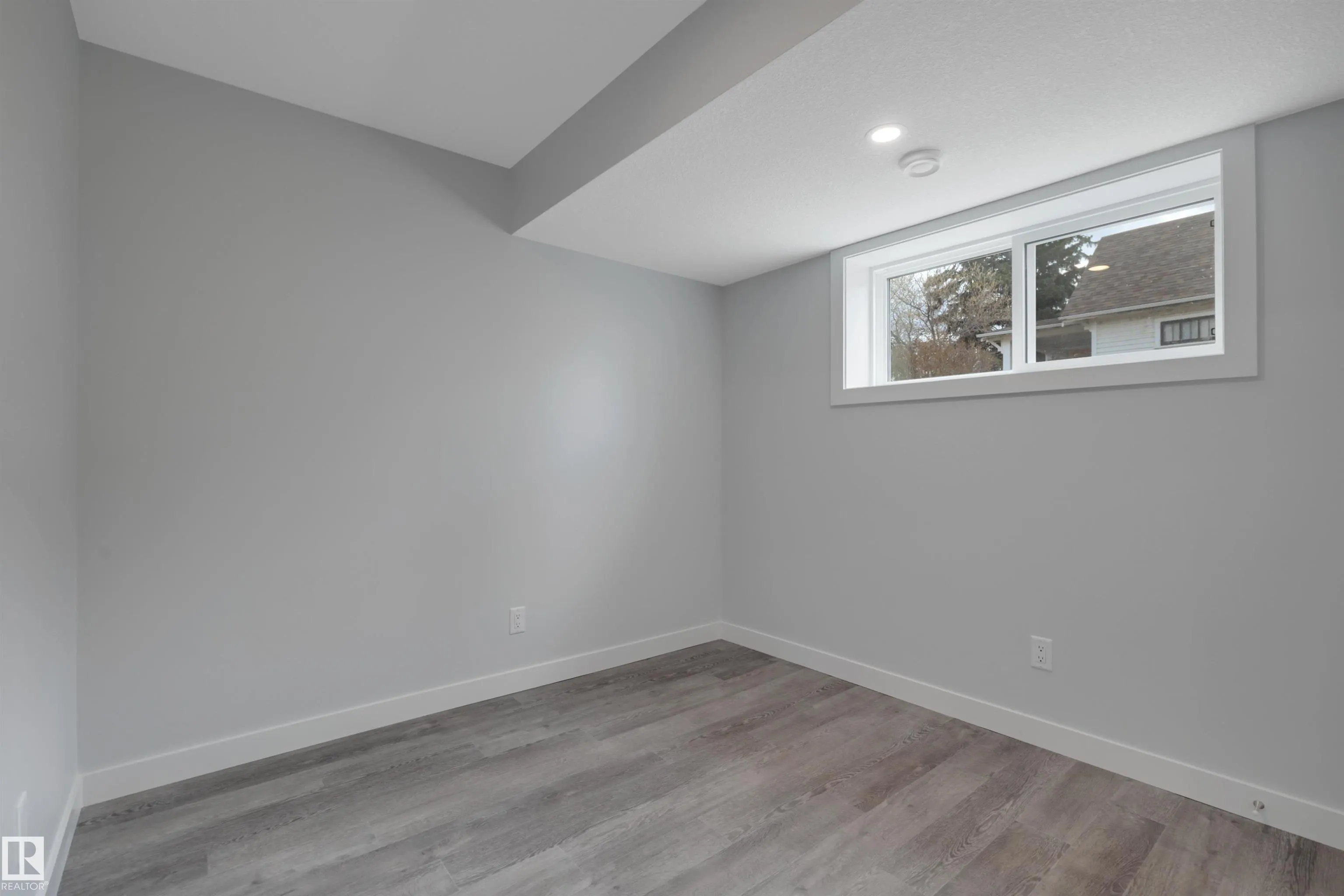 5008 48 Ave