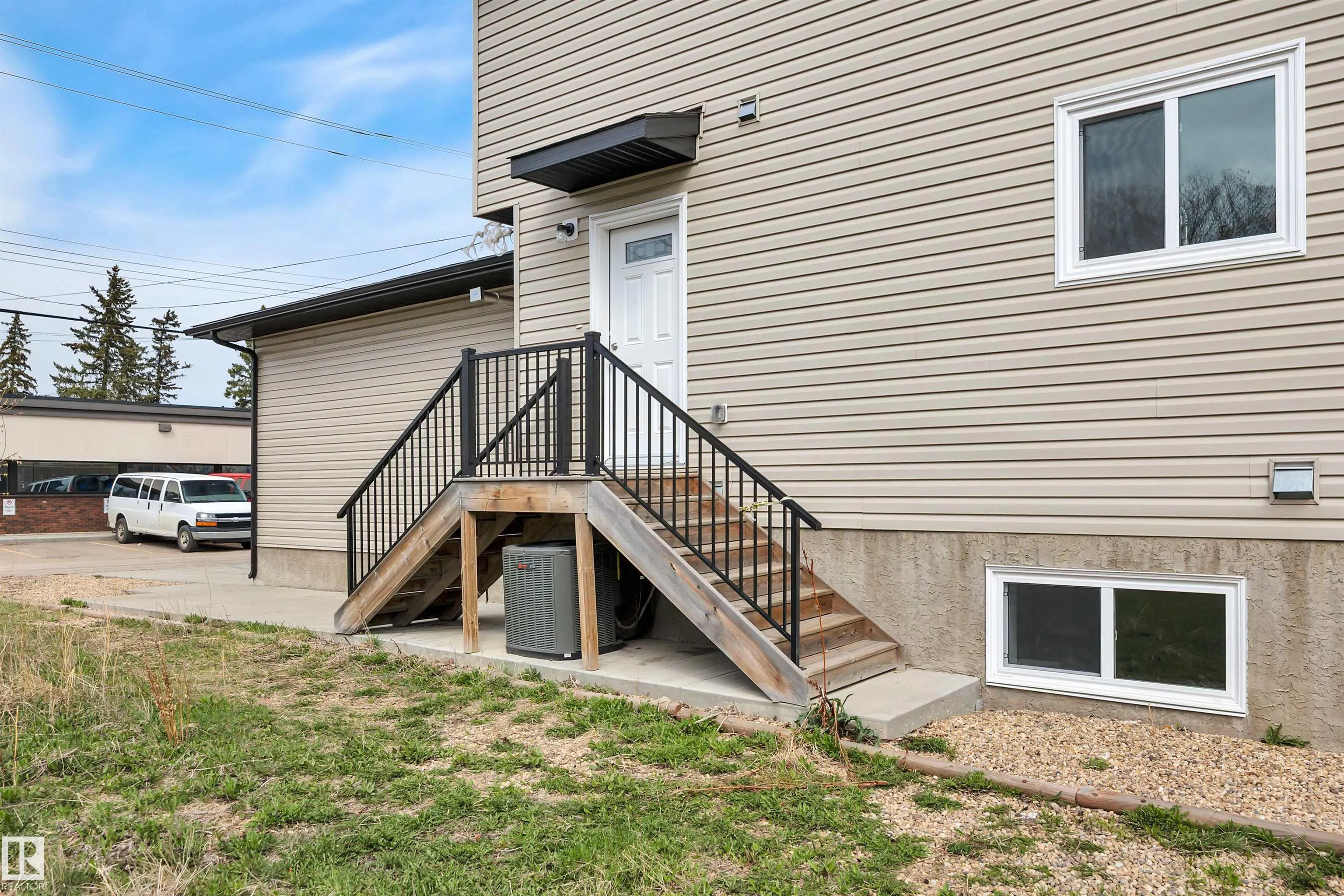 5008 48 Ave