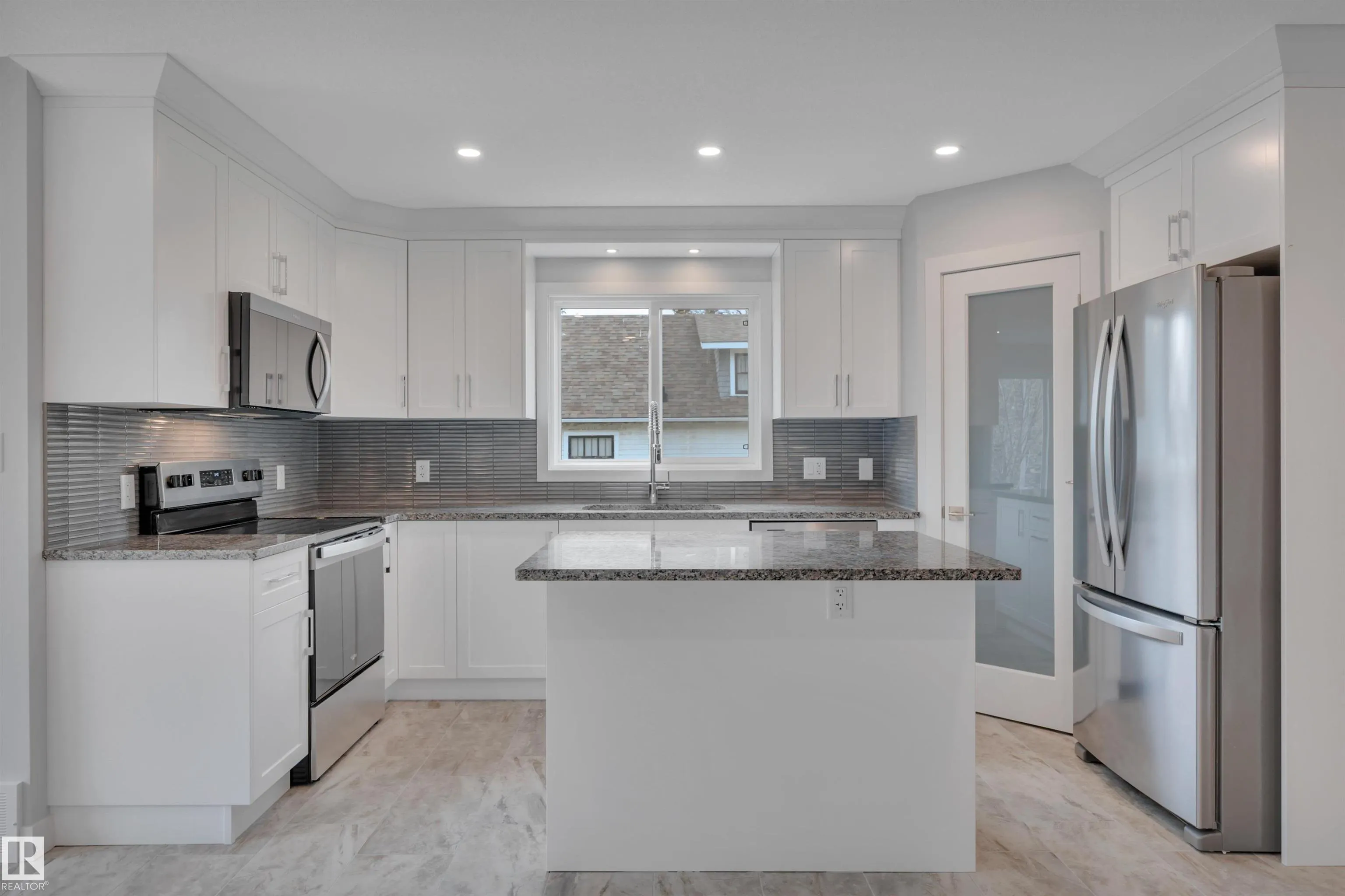 5008 48 Ave