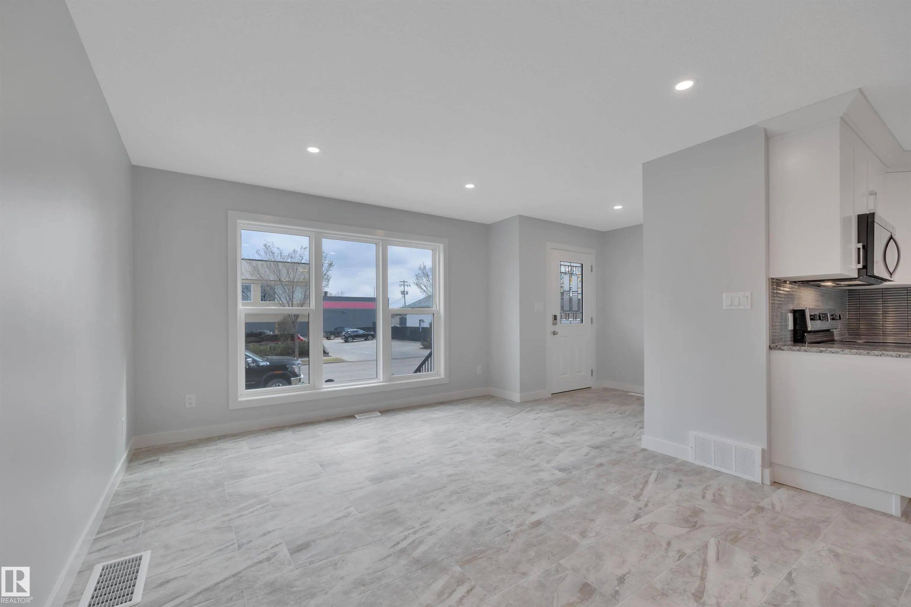 5008 48 Ave