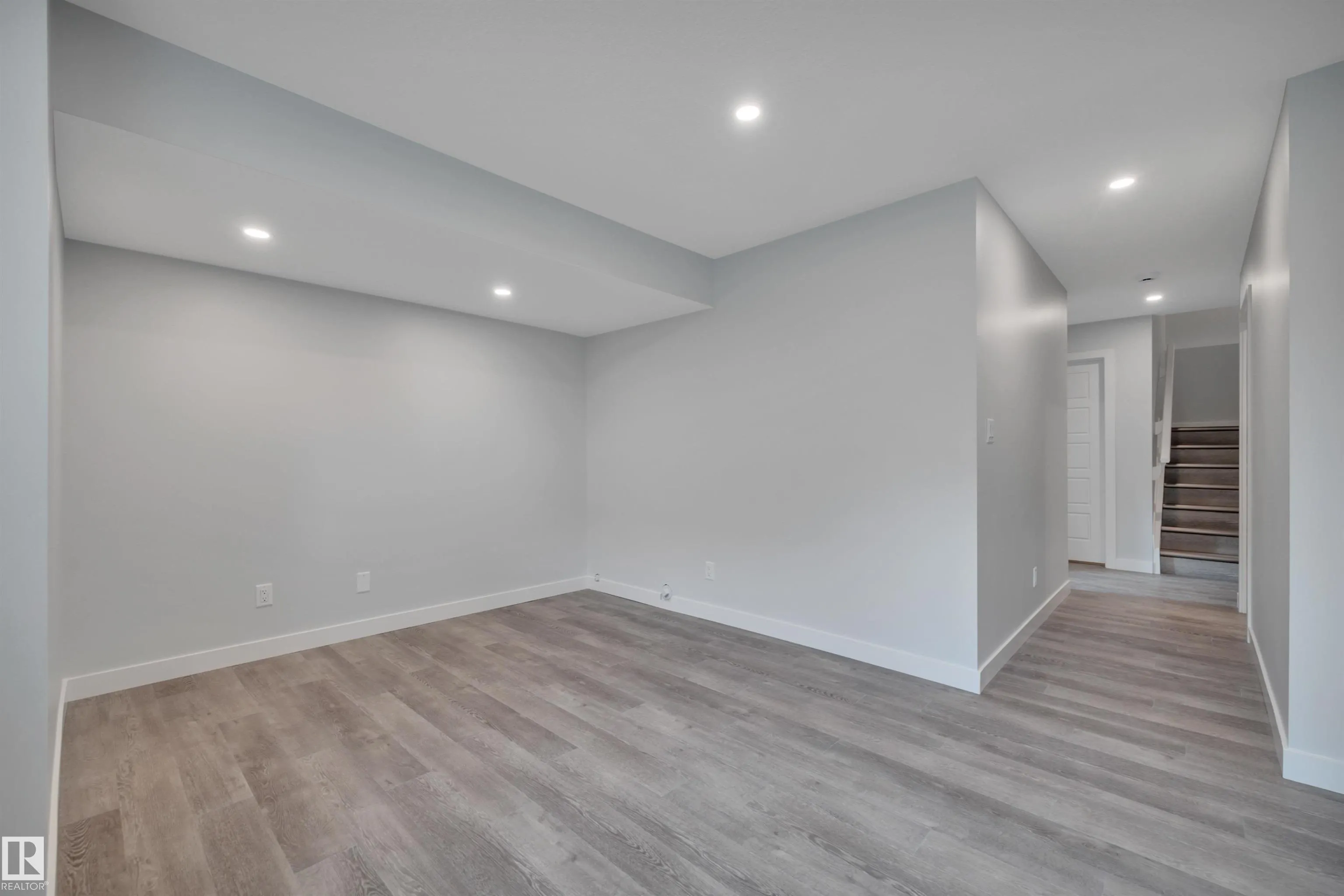 5008 48 Ave