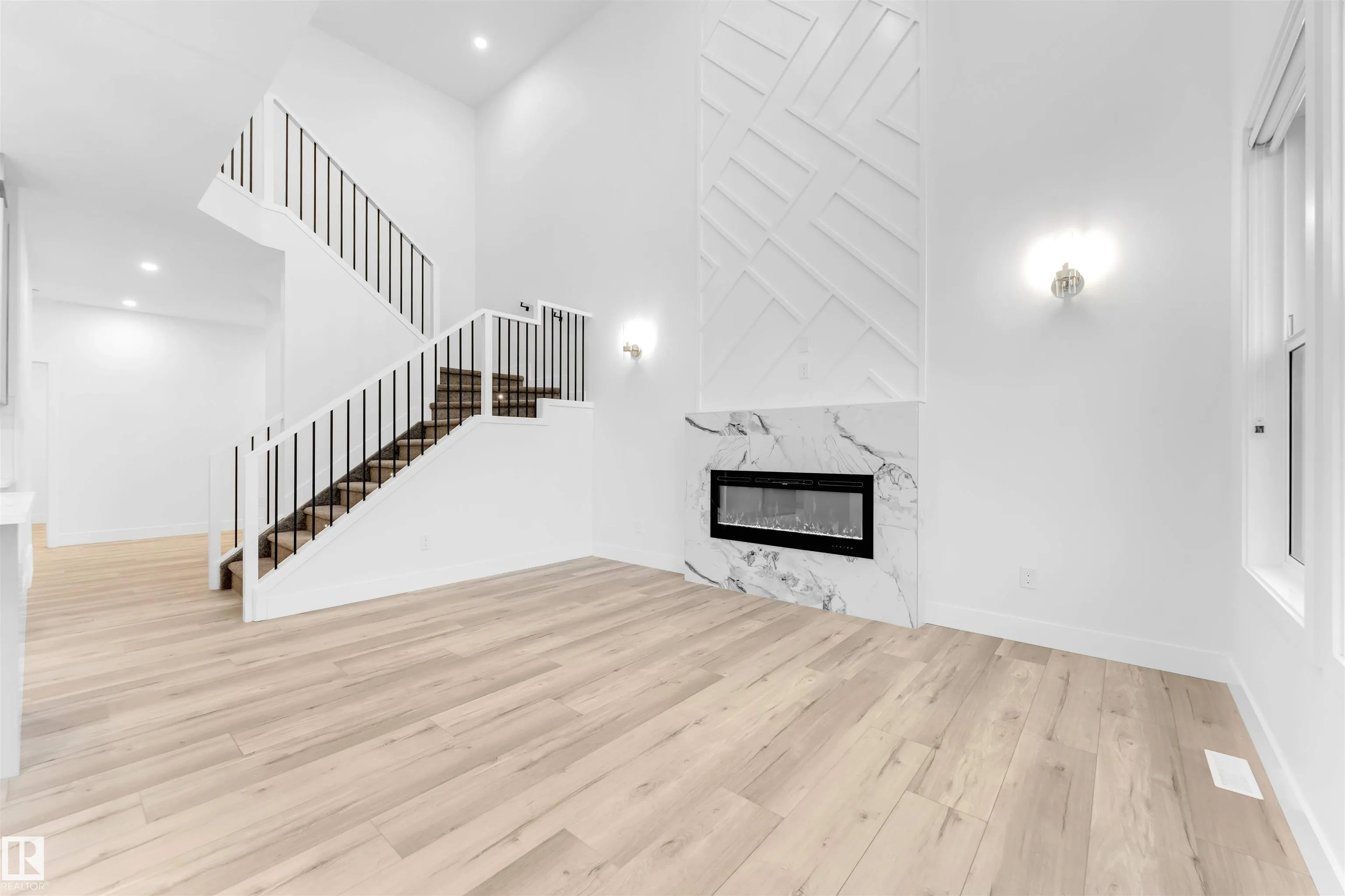 60 HEMINGWAY Crescent