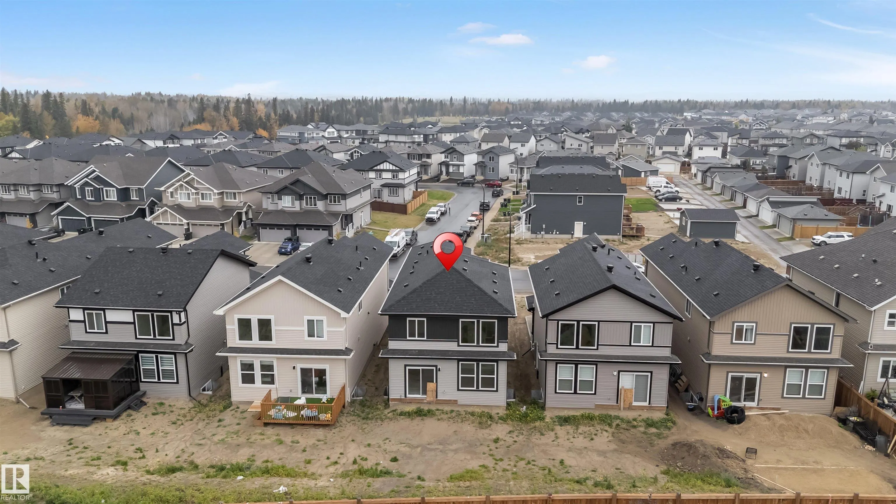 60 HEMINGWAY Crescent