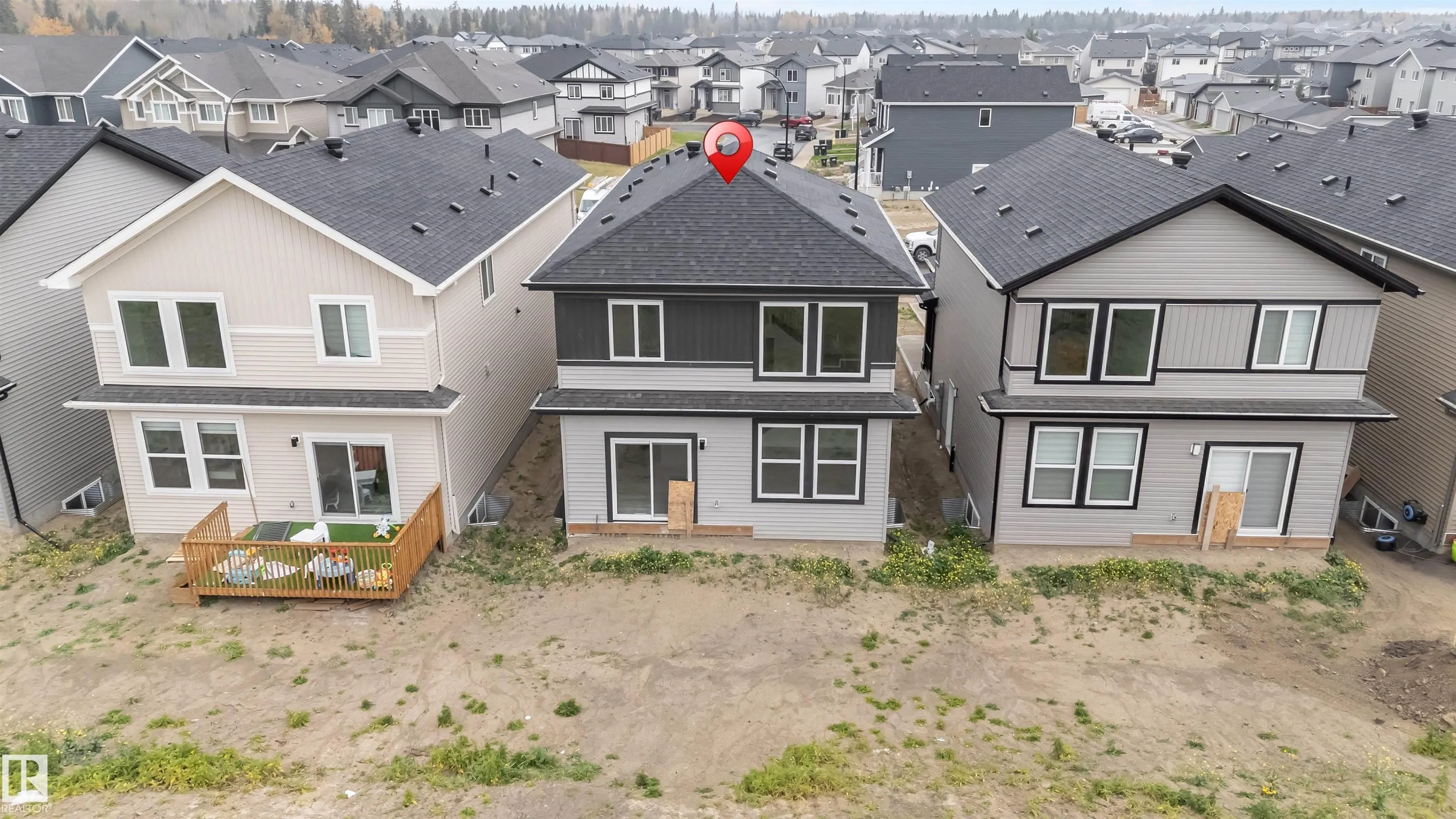 60 HEMINGWAY Crescent