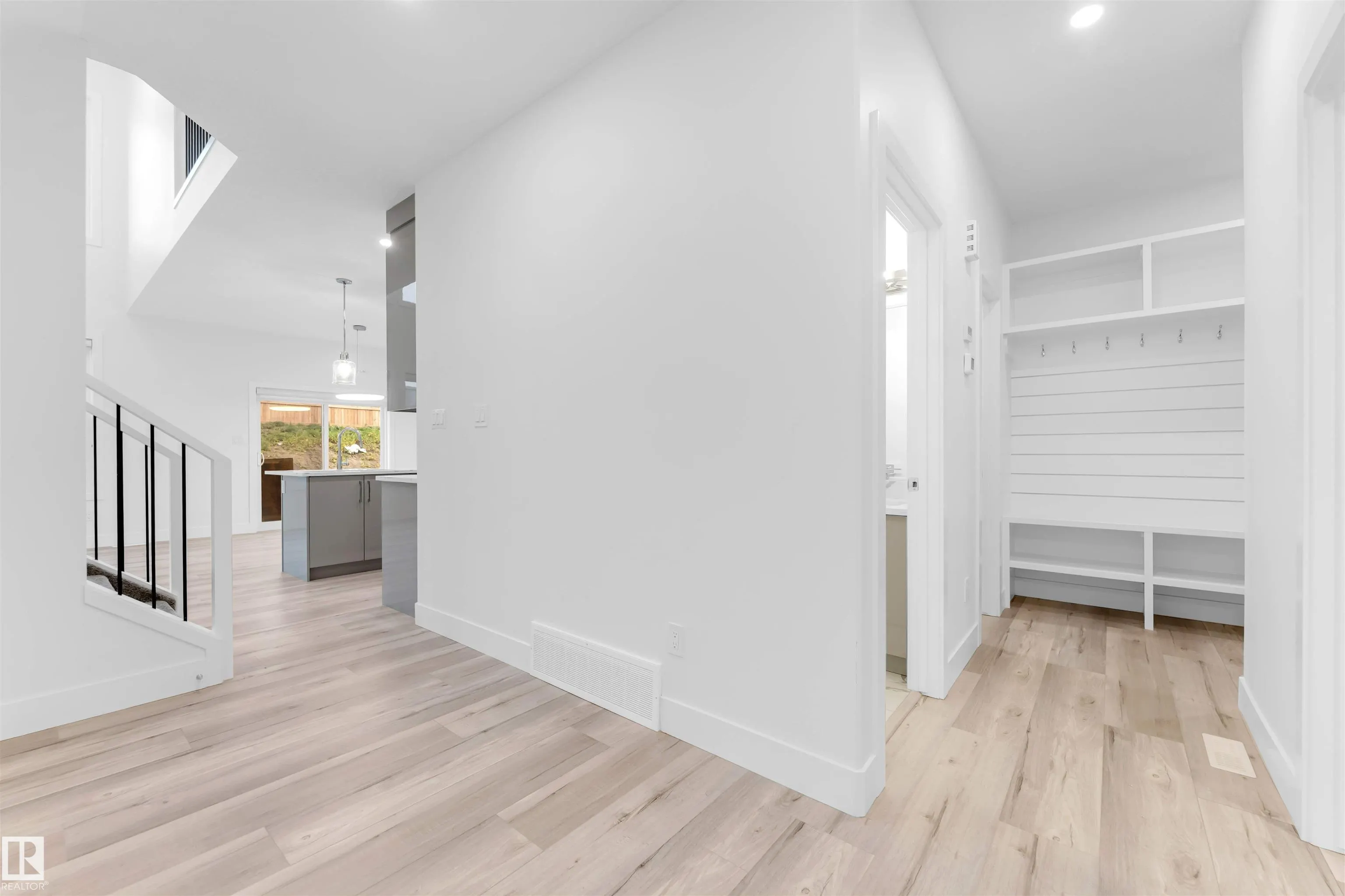 60 HEMINGWAY Crescent