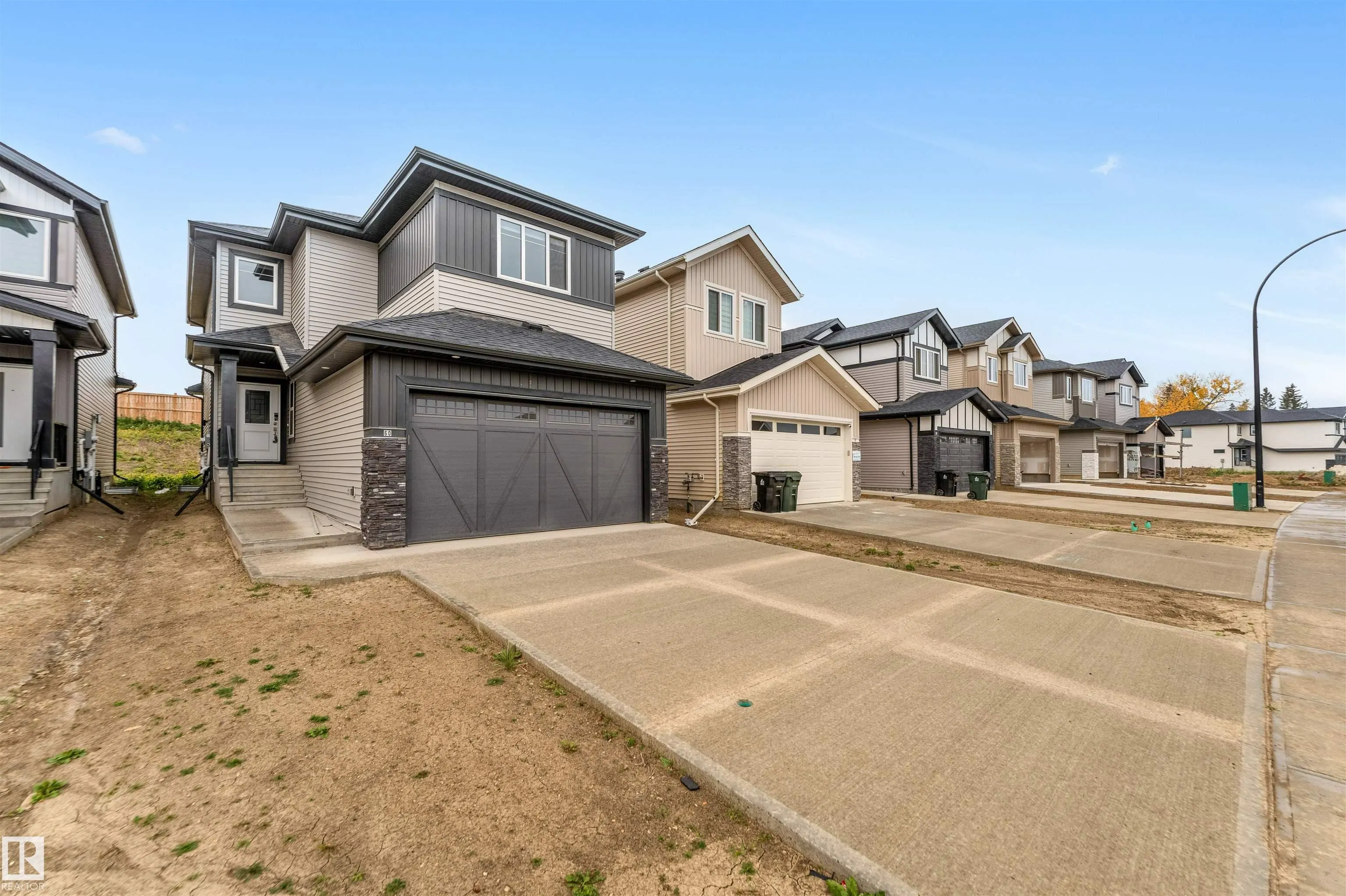 60 HEMINGWAY Crescent