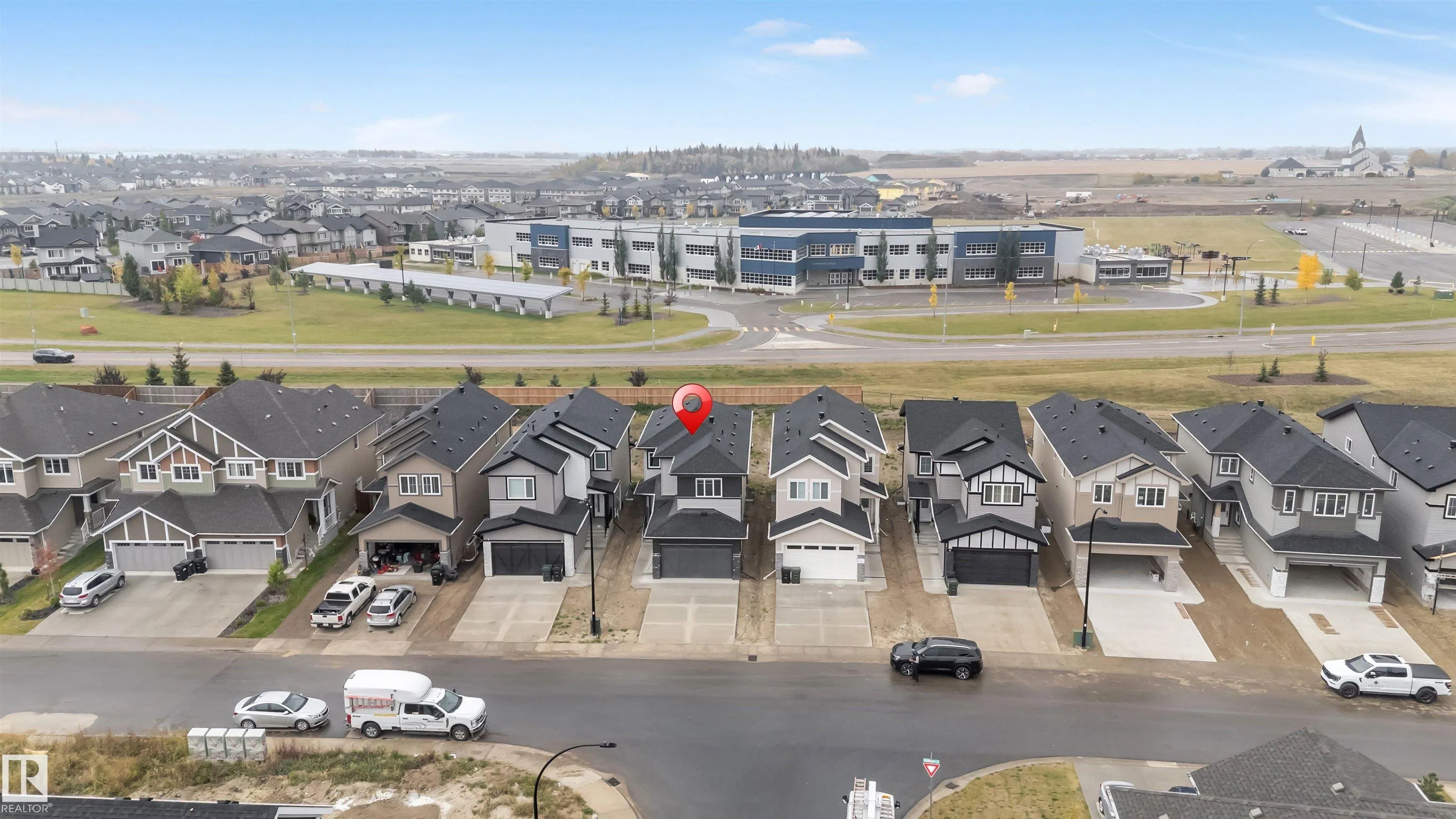 60 HEMINGWAY Crescent