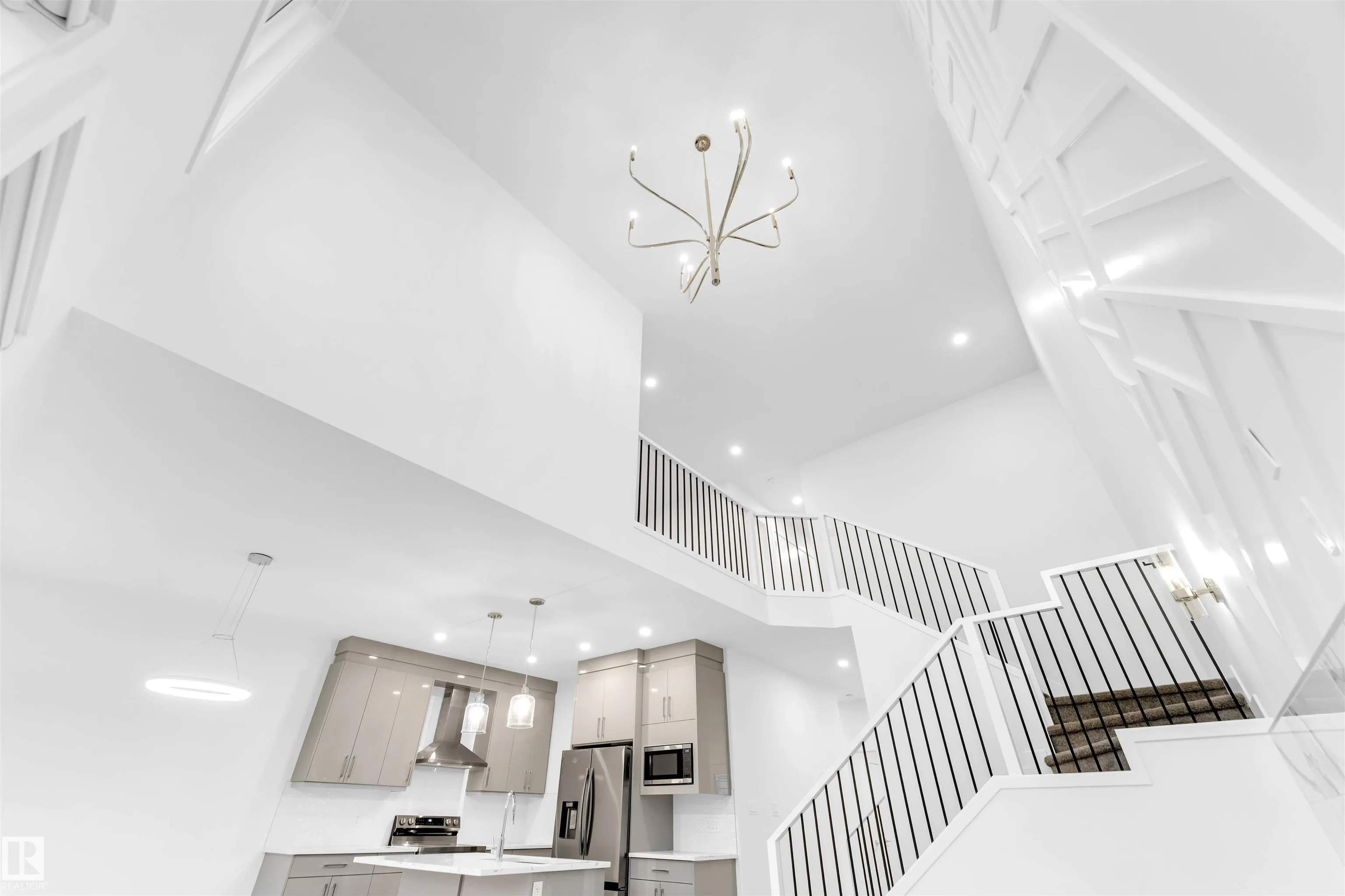 60 HEMINGWAY Crescent