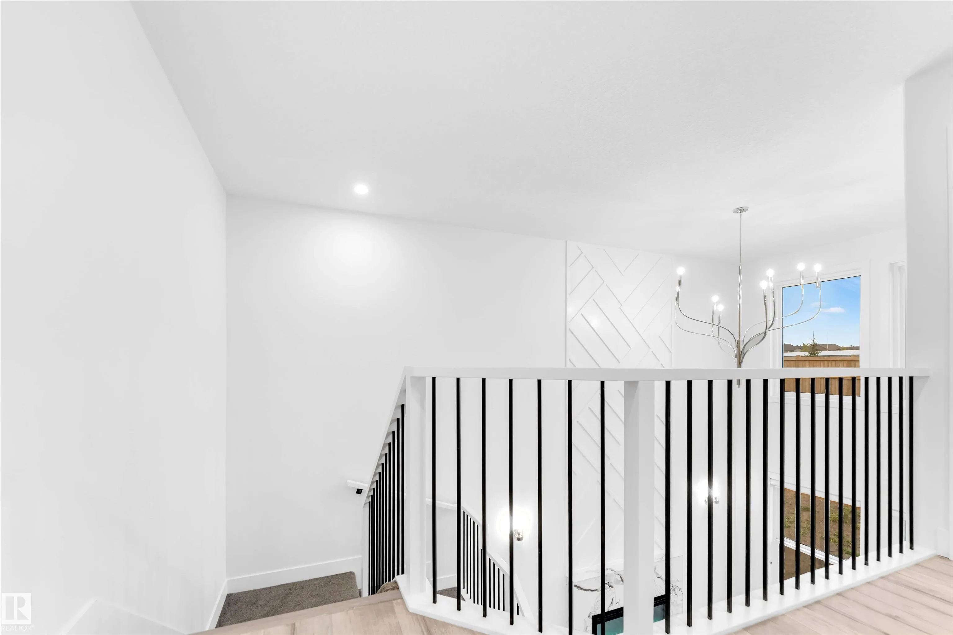 60 HEMINGWAY Crescent