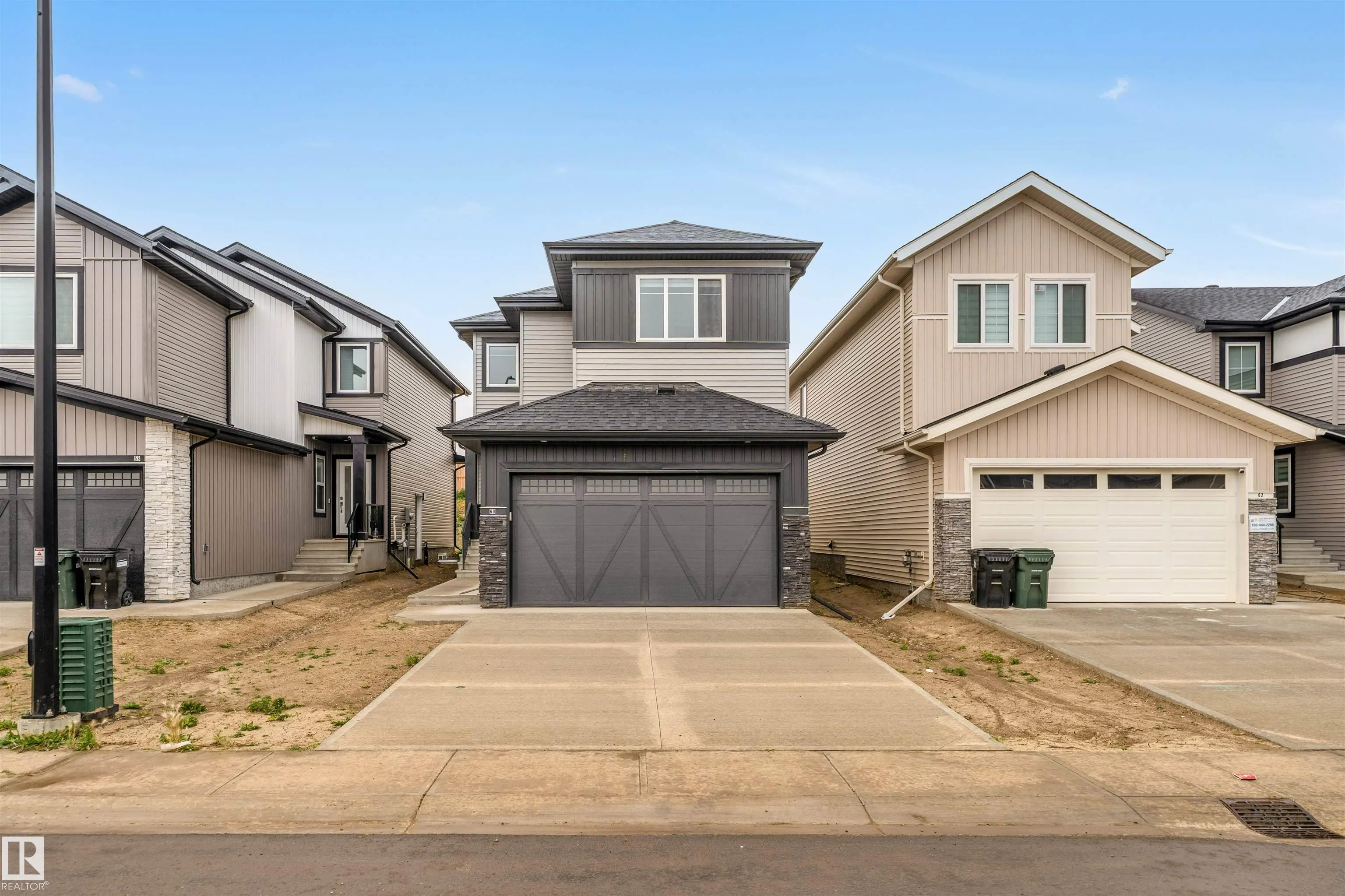60 HEMINGWAY Crescent