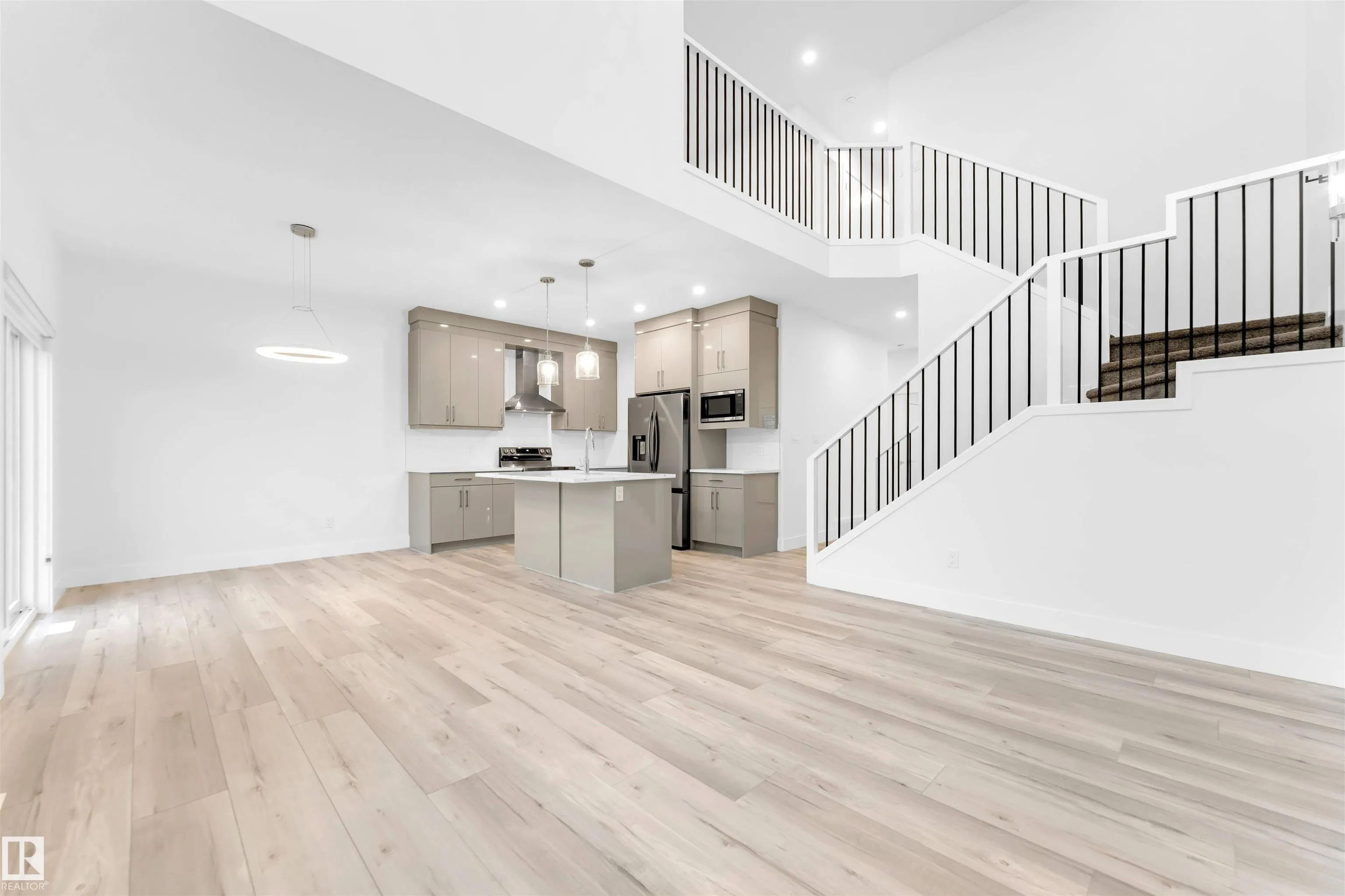 60 HEMINGWAY Crescent