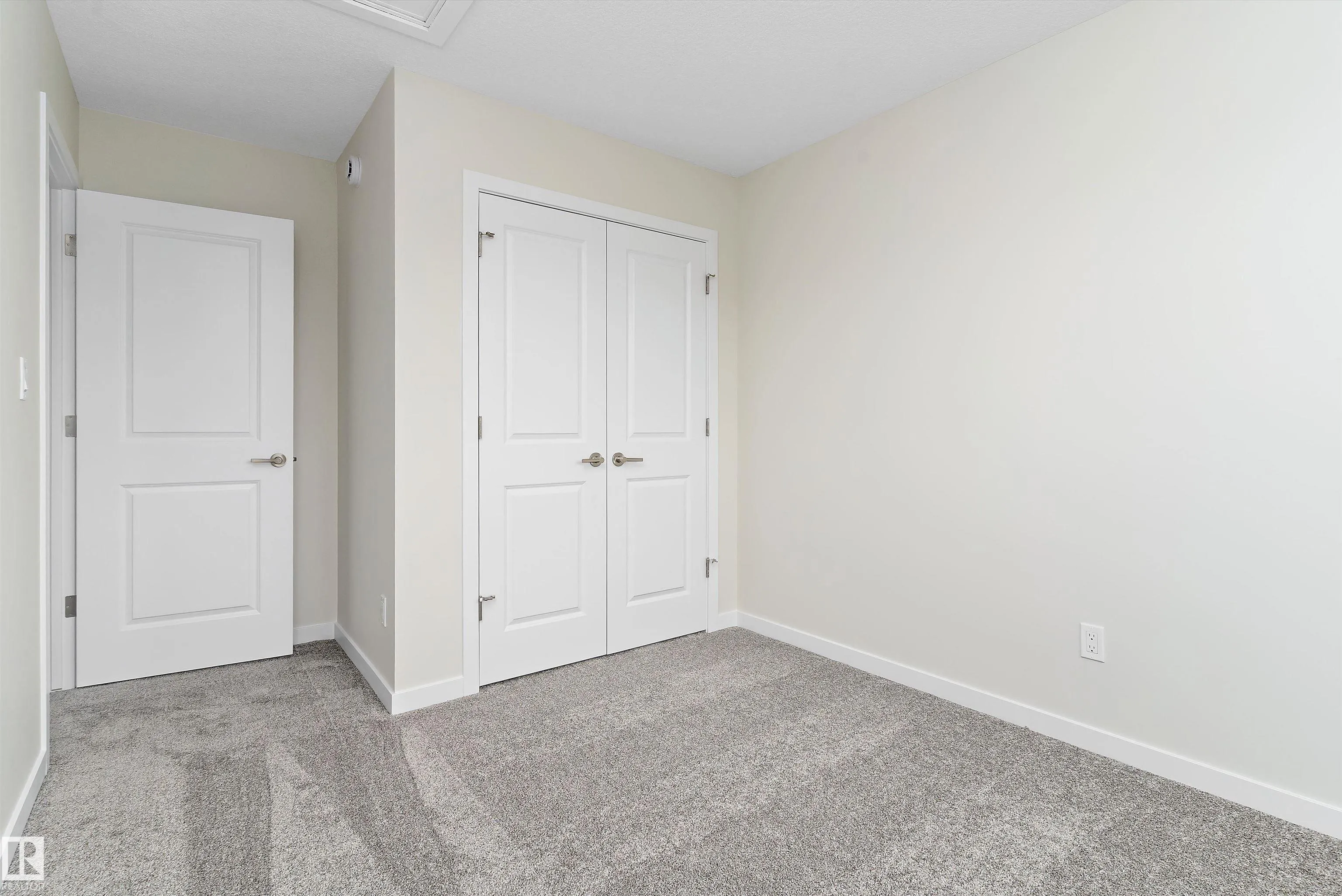 843 ROWAN Close