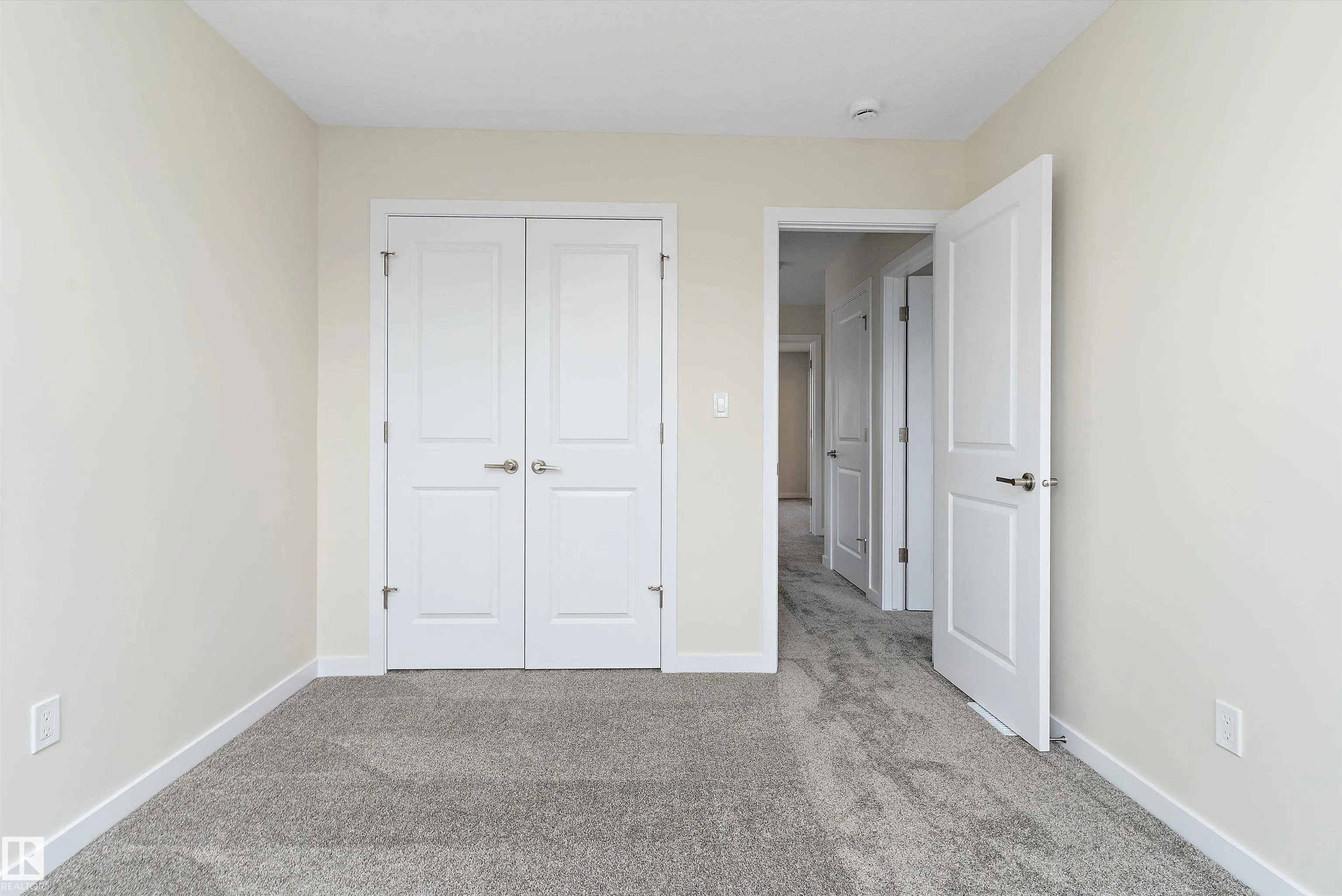 843 ROWAN Close